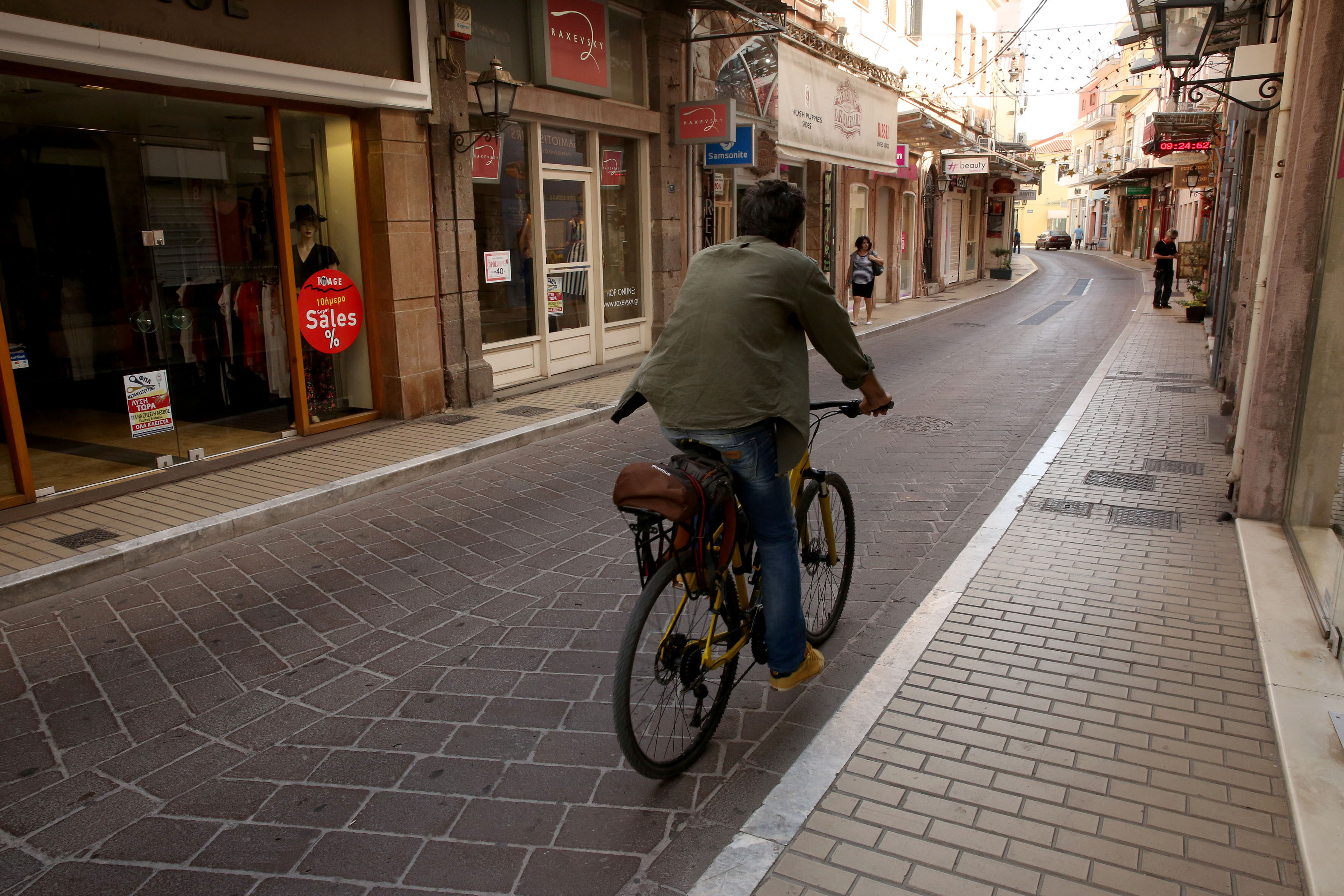 Υπό αστυνομικό κλοιό στη Λέσβο ο Αλ. Τσίπρας – Καθολική η συμμετοχή στην απεργία (φωτογραφίες)-6