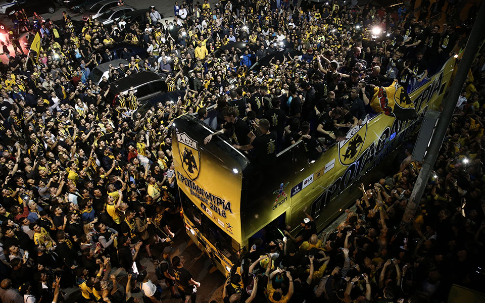 Πανηγυρική στέψη για την ΑΕΚ (φωτογραφίες)-3