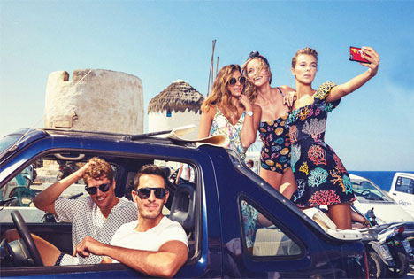 Απόβαση των μοντέλων των Dolce & Gabbana στη Μύκονο-4