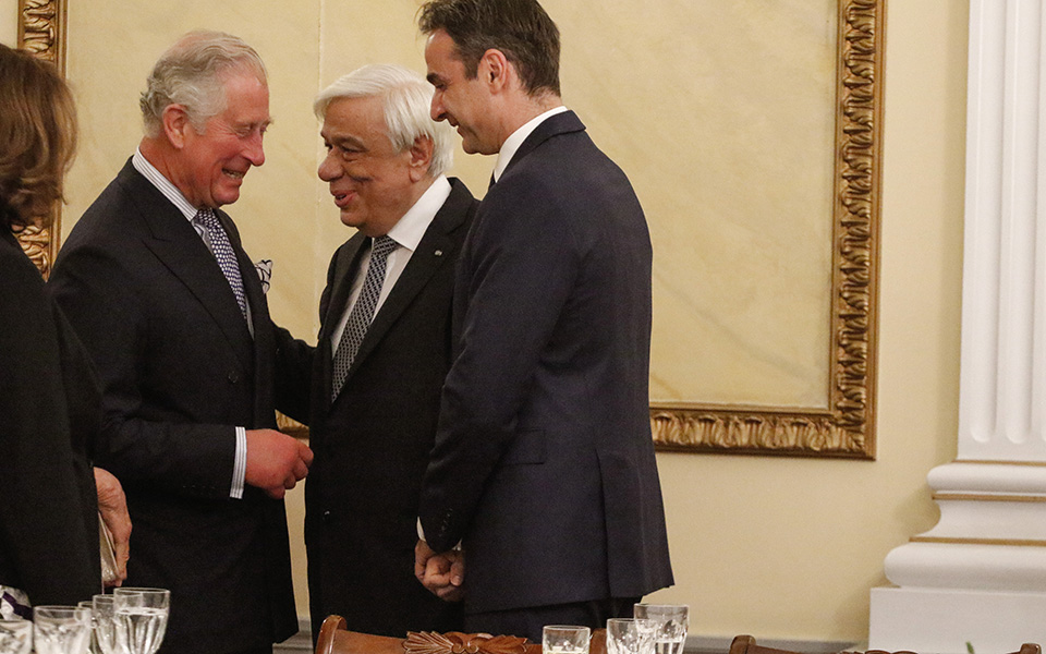 Κάρολος: «Είμαστε όλοι Ελληνες» – Καρέ καρέ το δείπνο στο Προεδρικό Μέγαρο (φωτο-βίντεο)-10