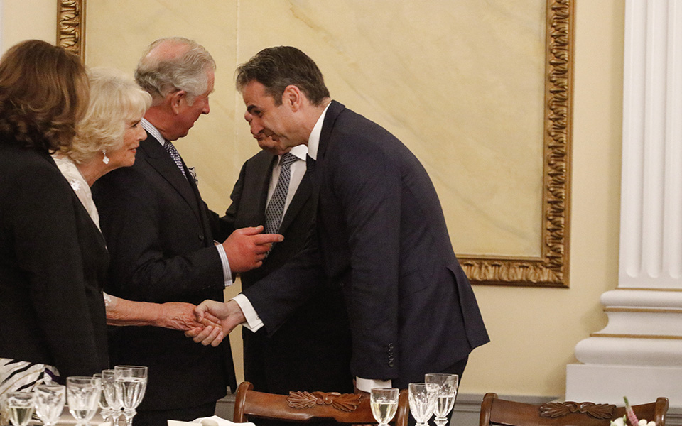 Κάρολος: «Είμαστε όλοι Ελληνες» – Καρέ καρέ το δείπνο στο Προεδρικό Μέγαρο (φωτο-βίντεο)-11