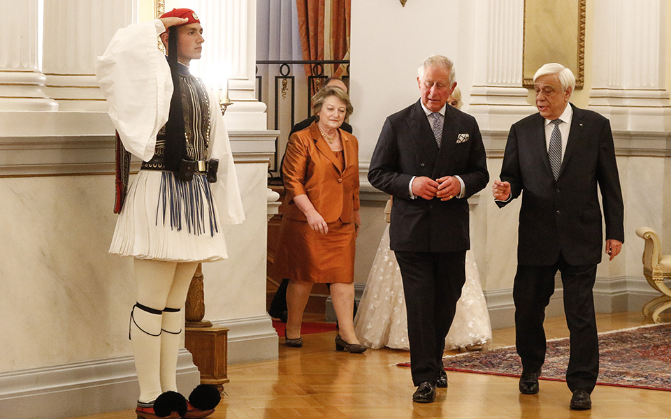 Κάρολος: «Είμαστε όλοι Ελληνες» – Καρέ καρέ το δείπνο στο Προεδρικό Μέγαρο (φωτο-βίντεο)-18