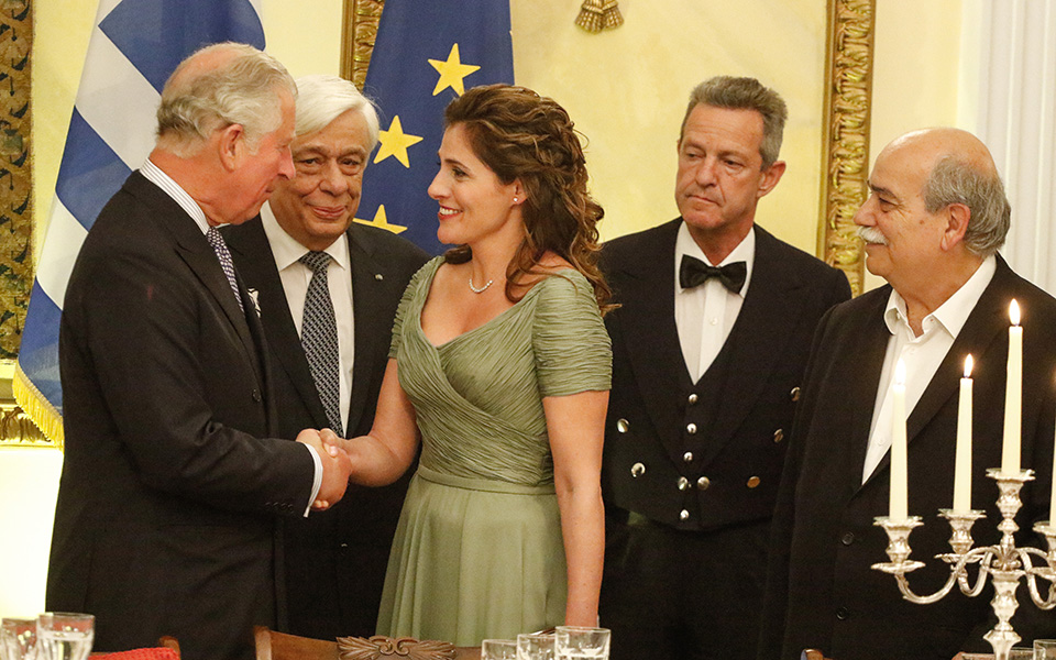 Κάρολος: «Είμαστε όλοι Ελληνες» – Καρέ καρέ το δείπνο στο Προεδρικό Μέγαρο (φωτο-βίντεο)-8
