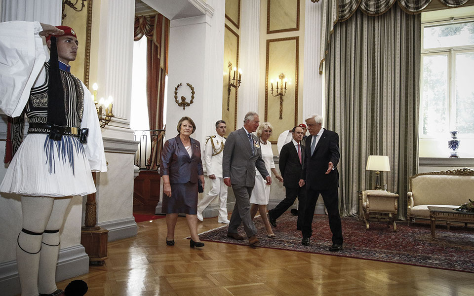 Στην Ελλάδα Κάρολος – Καμίλα: «Εχω μόνο θερμά λόγια για τη σχέση των δύο χωρών» (φωτό-βίντεο)-16