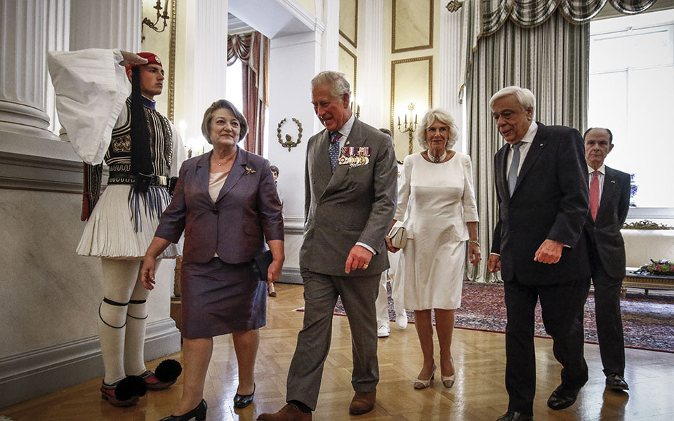 Στην Ελλάδα Κάρολος – Καμίλα: «Εχω μόνο θερμά λόγια για τη σχέση των δύο χωρών» (φωτό-βίντεο)-17