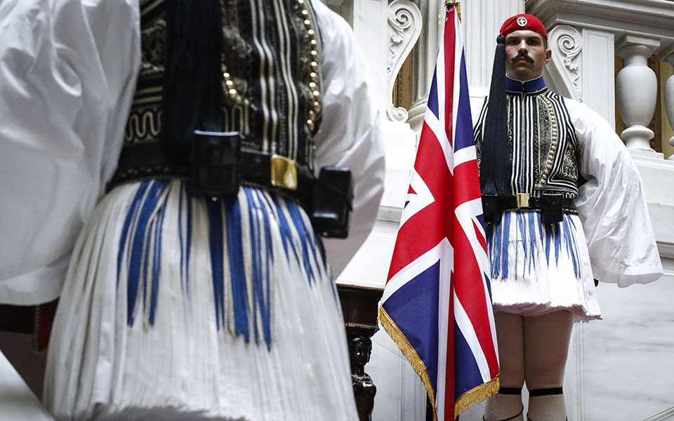 Στην Ελλάδα Κάρολος – Καμίλα: «Εχω μόνο θερμά λόγια για τη σχέση των δύο χωρών» (φωτό-βίντεο)-33