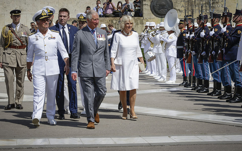 Στην Ελλάδα Κάρολος – Καμίλα: «Εχω μόνο θερμά λόγια για τη σχέση των δύο χωρών» (φωτό-βίντεο)-14