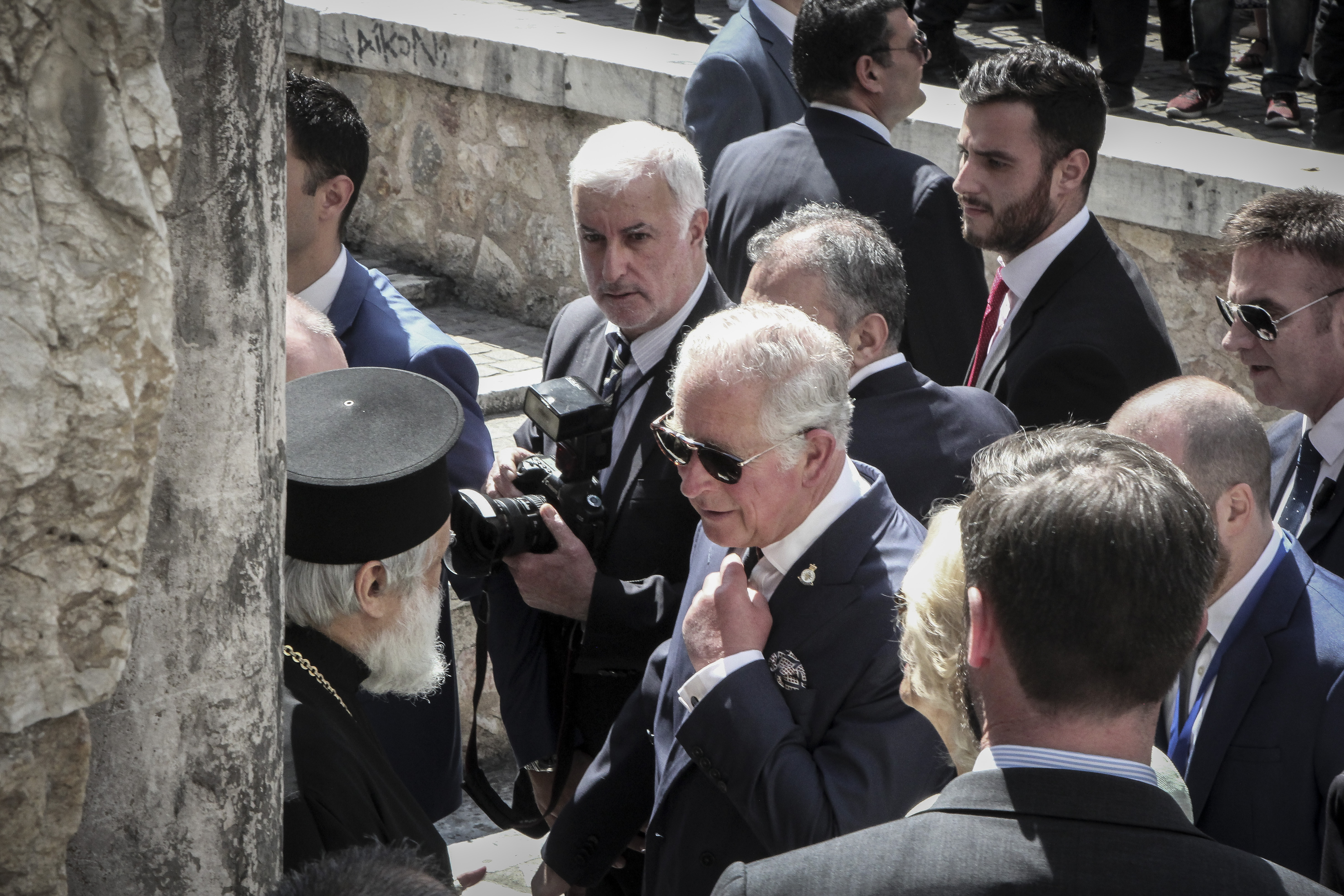 Στον Πειραιά ο Κάρολος: Πτήση στη μνήμη του Γ. Μπαλταδώρου από τα «Red Arrows» (φωτογραφίες – βίντεο)-14