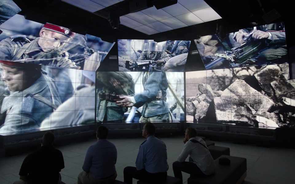 Ελληνες «κατακτούν» το Λούβρο-1