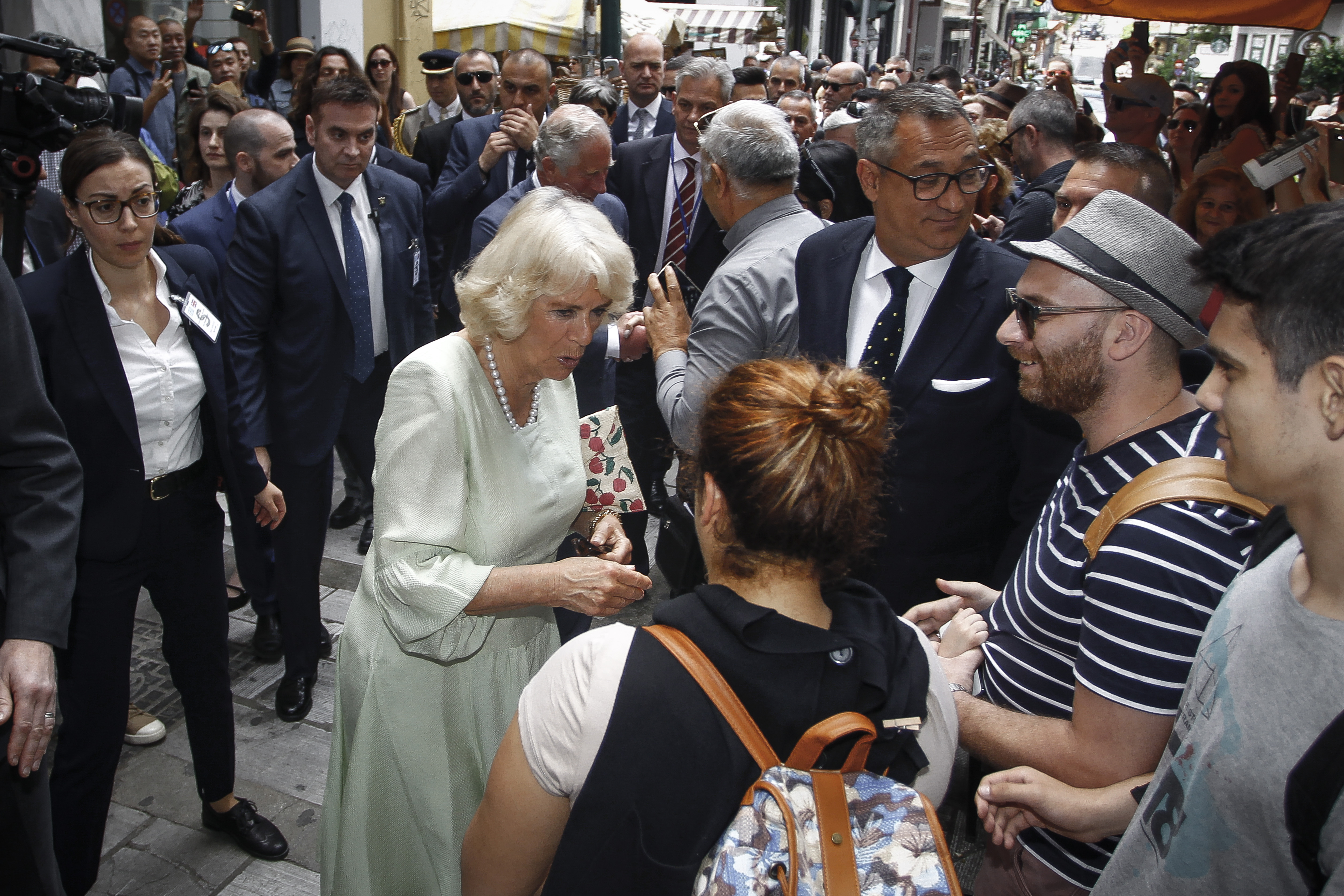Στον Πειραιά ο Κάρολος: Πτήση στη μνήμη του Γ. Μπαλταδώρου από τα «Red Arrows» (φωτογραφίες – βίντεο)-11