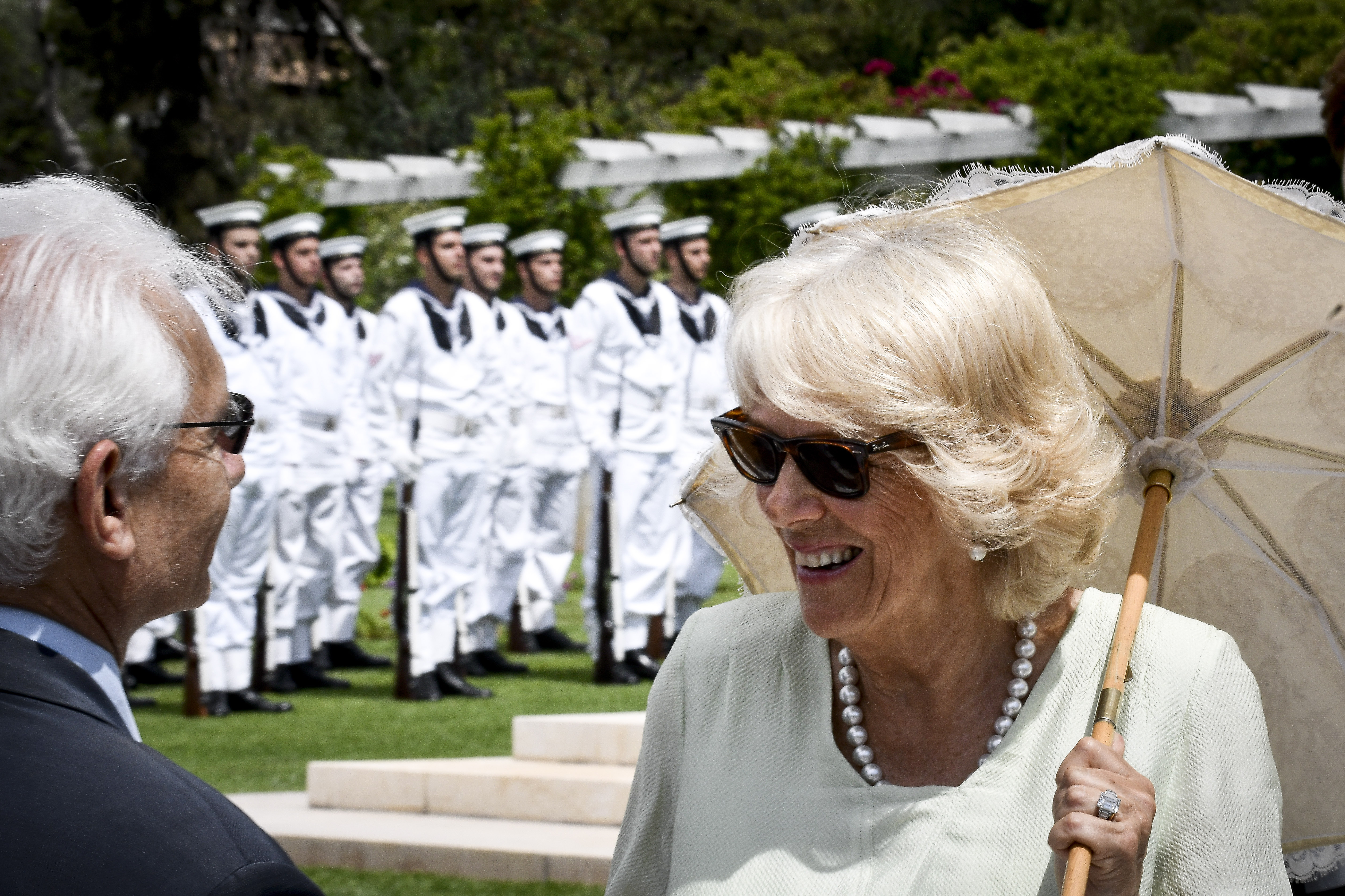 Στον Πειραιά ο Κάρολος: Πτήση στη μνήμη του Γ. Μπαλταδώρου από τα «Red Arrows» (φωτογραφίες – βίντεο)-17