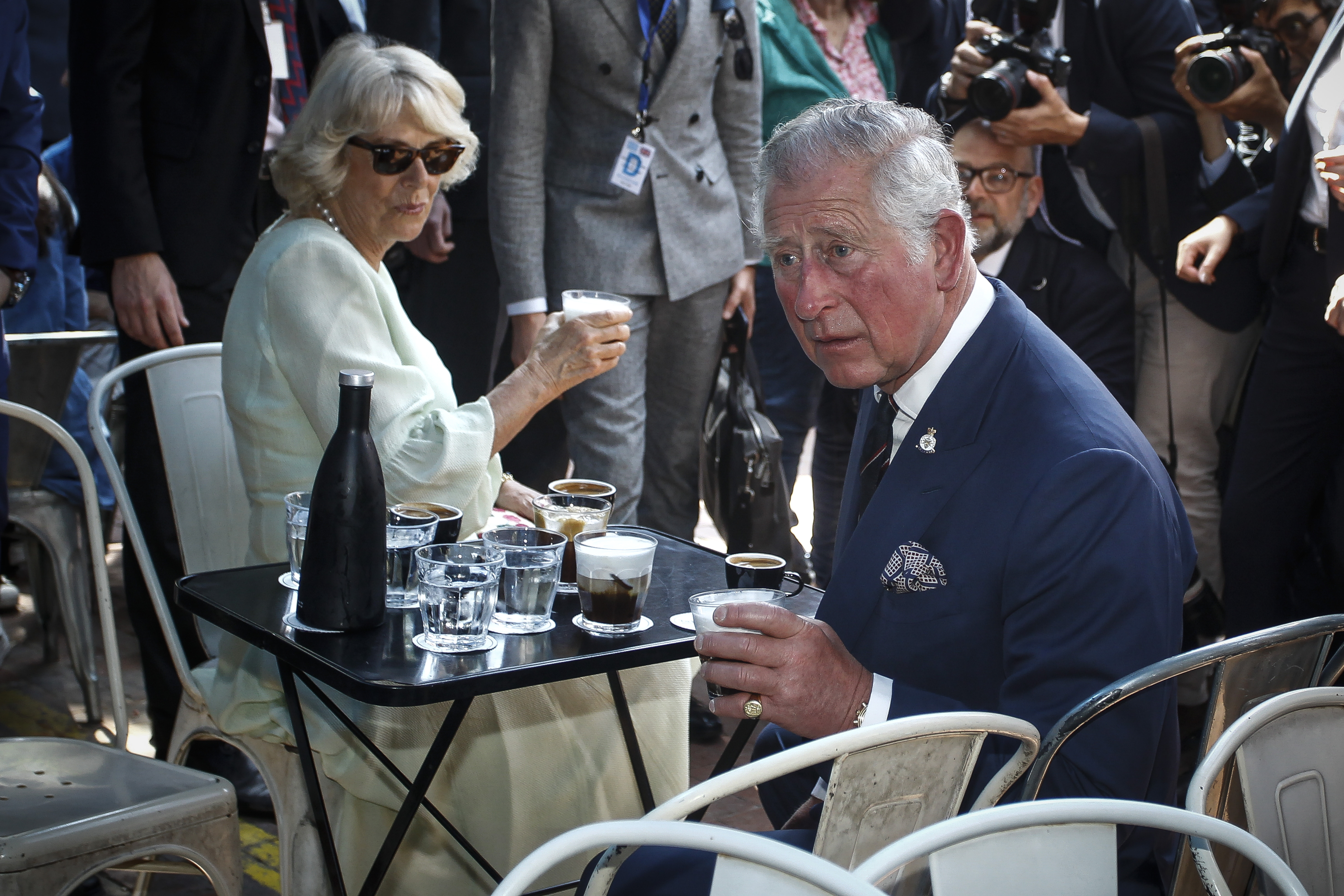 Στον Πειραιά ο Κάρολος: Πτήση στη μνήμη του Γ. Μπαλταδώρου από τα «Red Arrows» (φωτογραφίες – βίντεο)-12