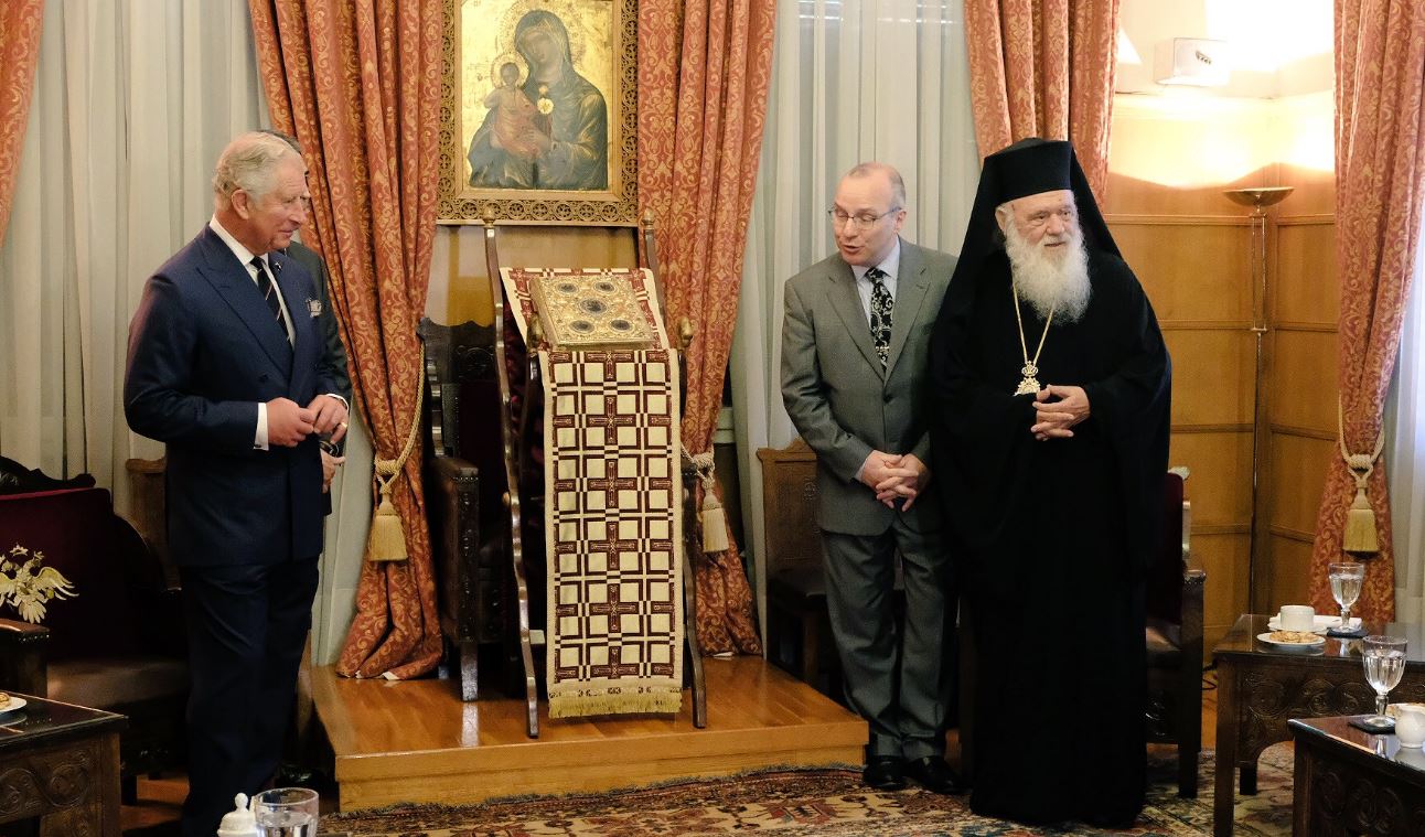 Στον Πειραιά ο Κάρολος: Πτήση στη μνήμη του Γ. Μπαλταδώρου από τα «Red Arrows» (φωτογραφίες – βίντεο)-21