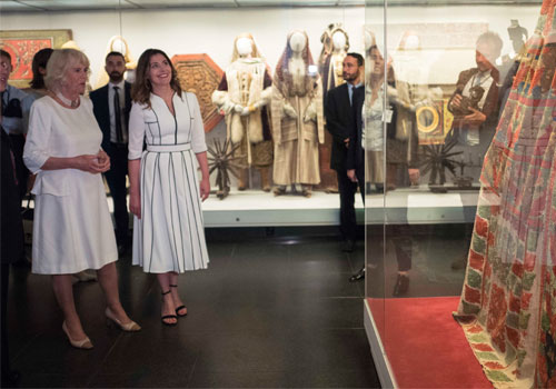 H super chic Μπέτυ Μπαζιάνα μαζί με την Καμίλα στο Μουσείο Μπενάκη-2