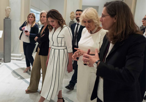 H super chic Μπέτυ Μπαζιάνα μαζί με την Καμίλα στο Μουσείο Μπενάκη-3