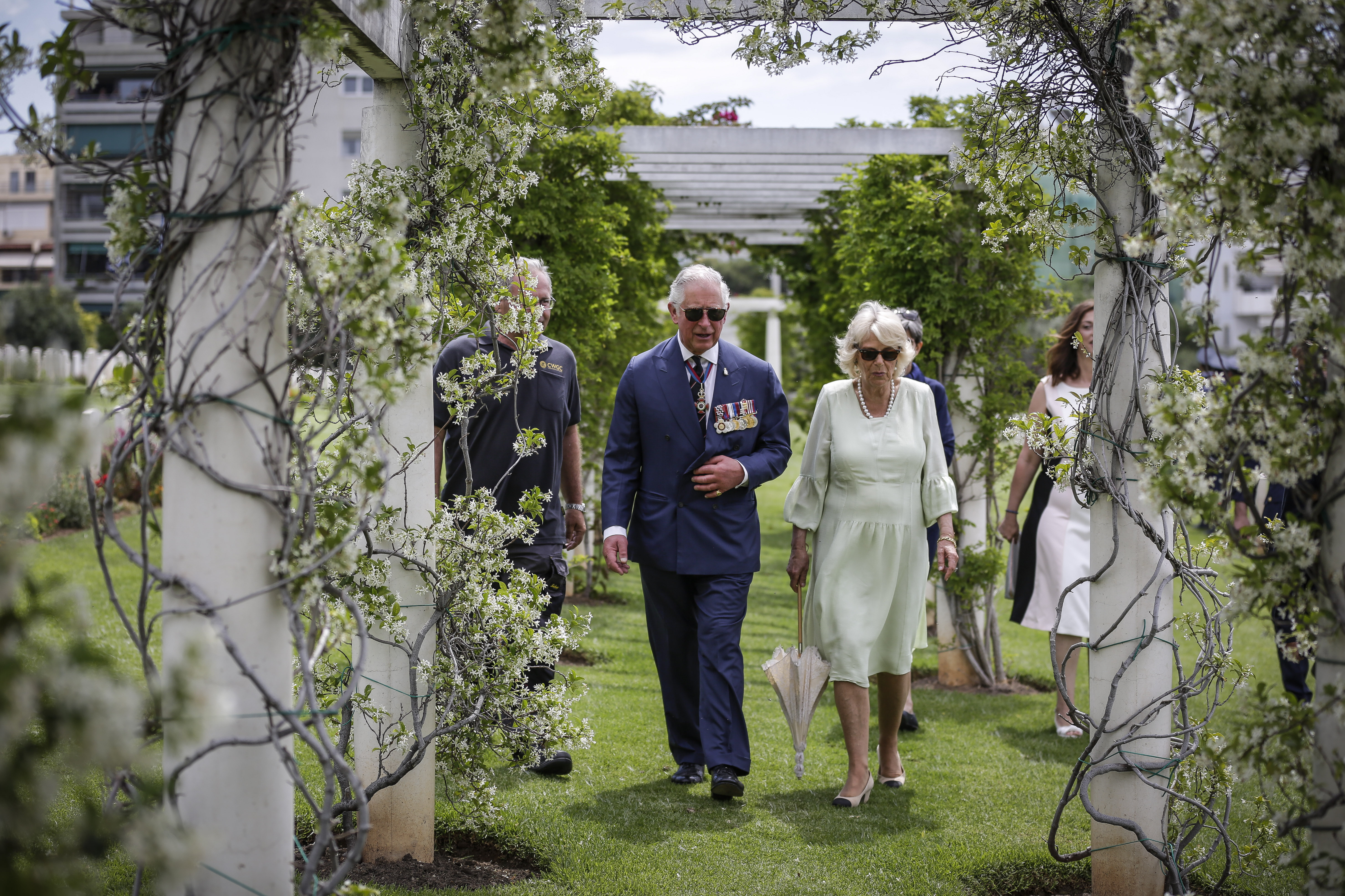 Στον Πειραιά ο Κάρολος: Πτήση στη μνήμη του Γ. Μπαλταδώρου από τα «Red Arrows» (φωτογραφίες – βίντεο)-15