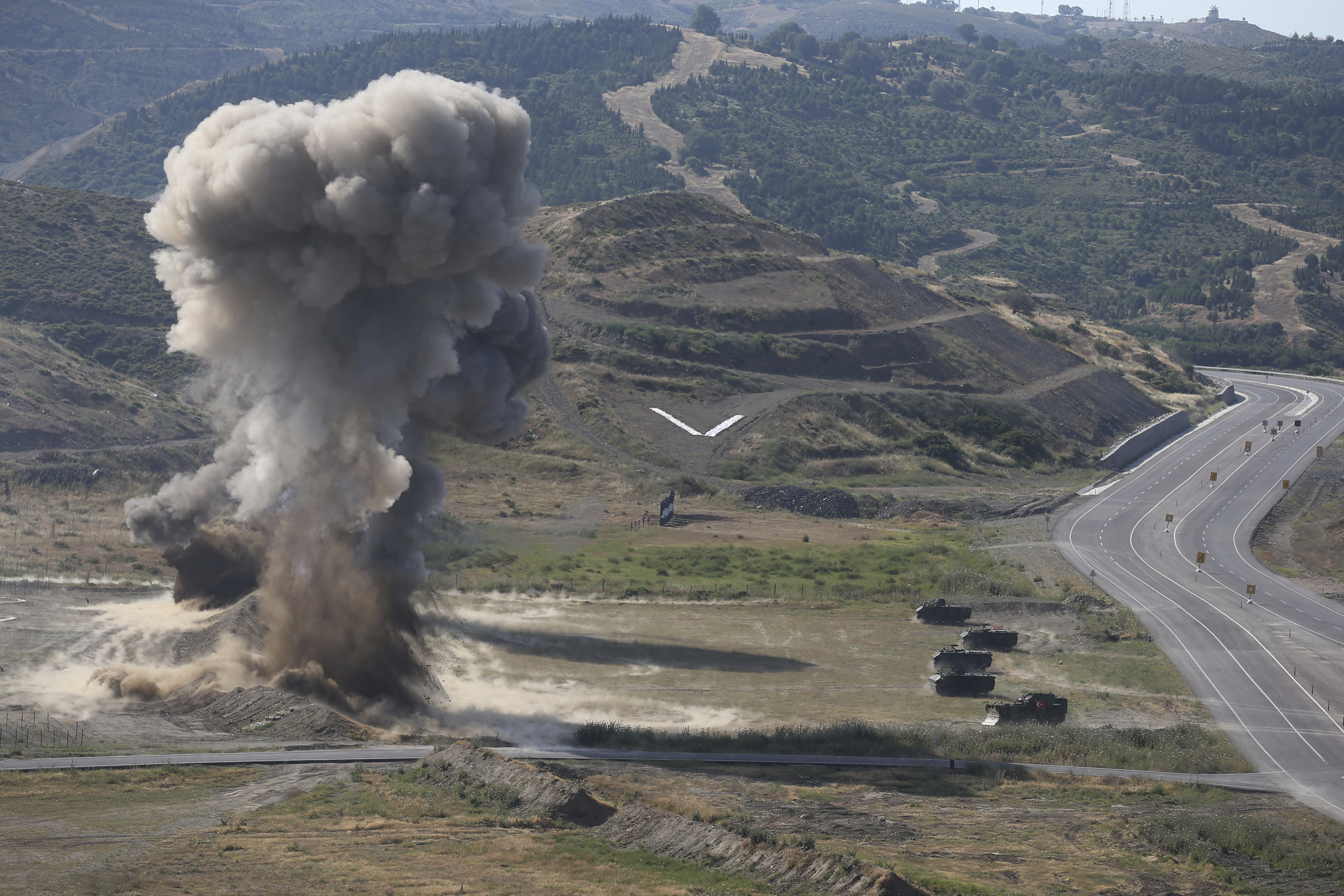 Μεγάλη τουρκική στρατιωτική άσκηση στη Σμύρνη (φωτογραφίες)-9
