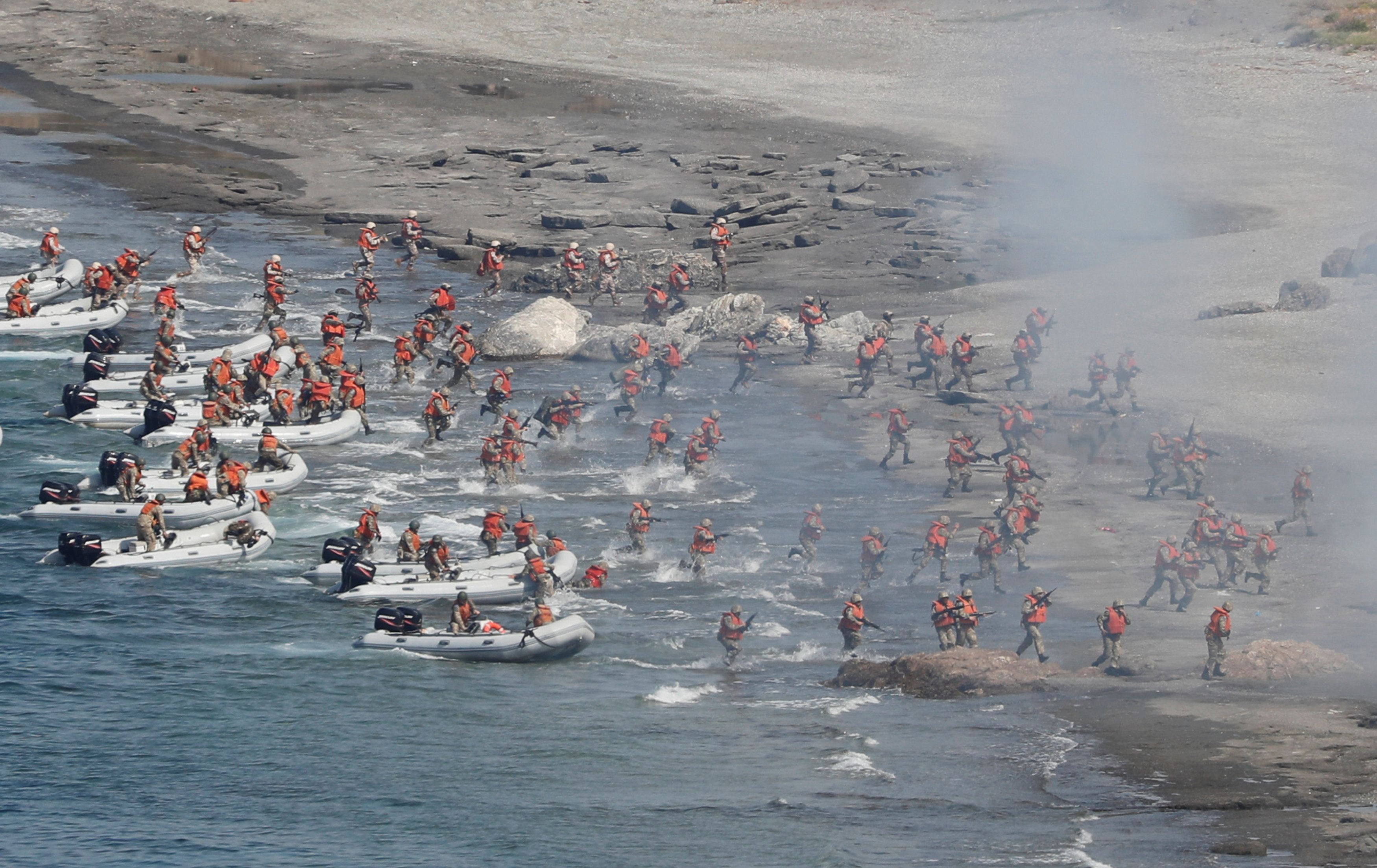 Μεγάλη τουρκική στρατιωτική άσκηση στη Σμύρνη (φωτογραφίες)-11