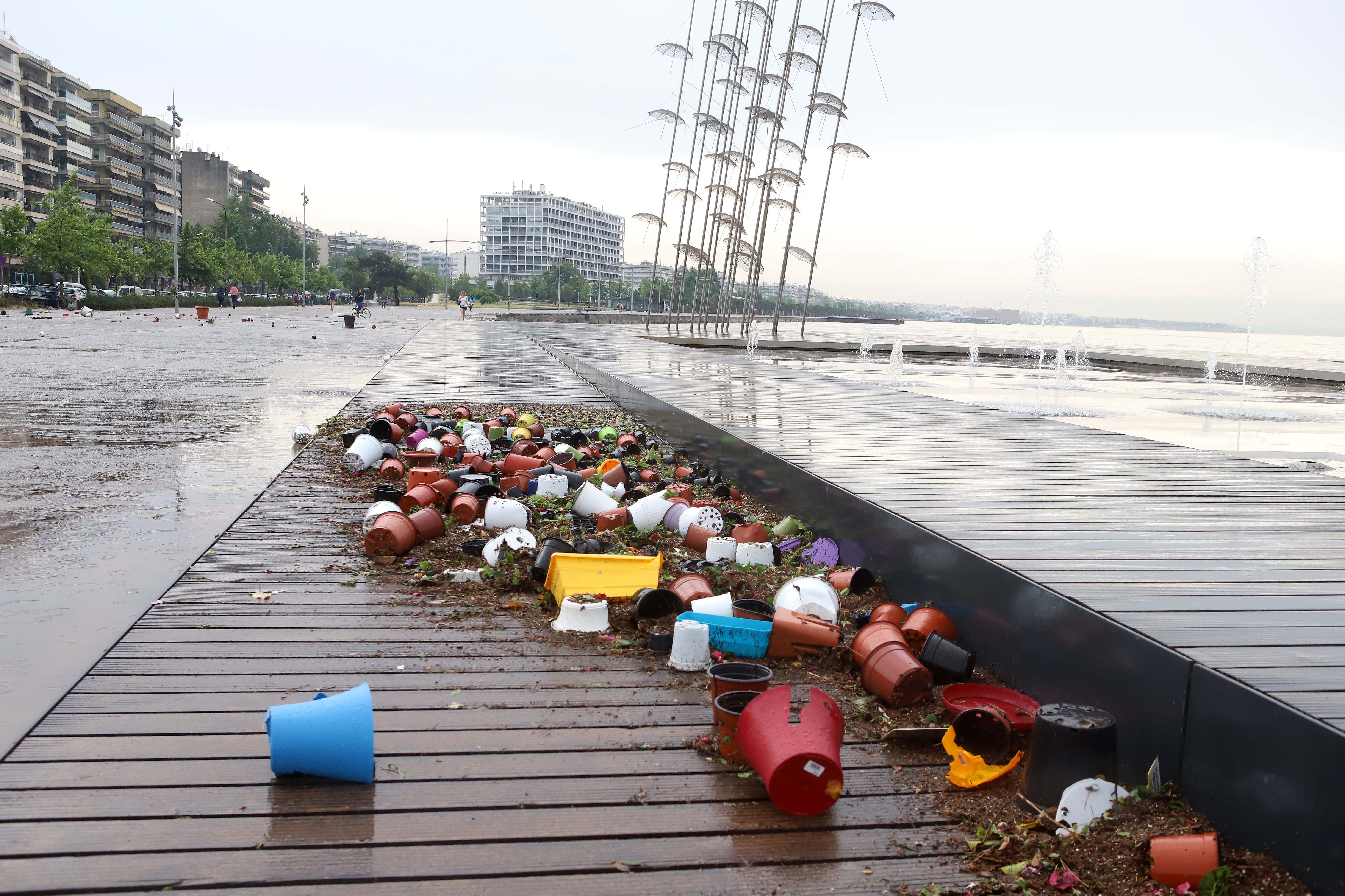 Αποκαθίστανται σταδιακά η ηλεκτροδότηση και η υδροδότηση στη Θεσσαλονίκη-4