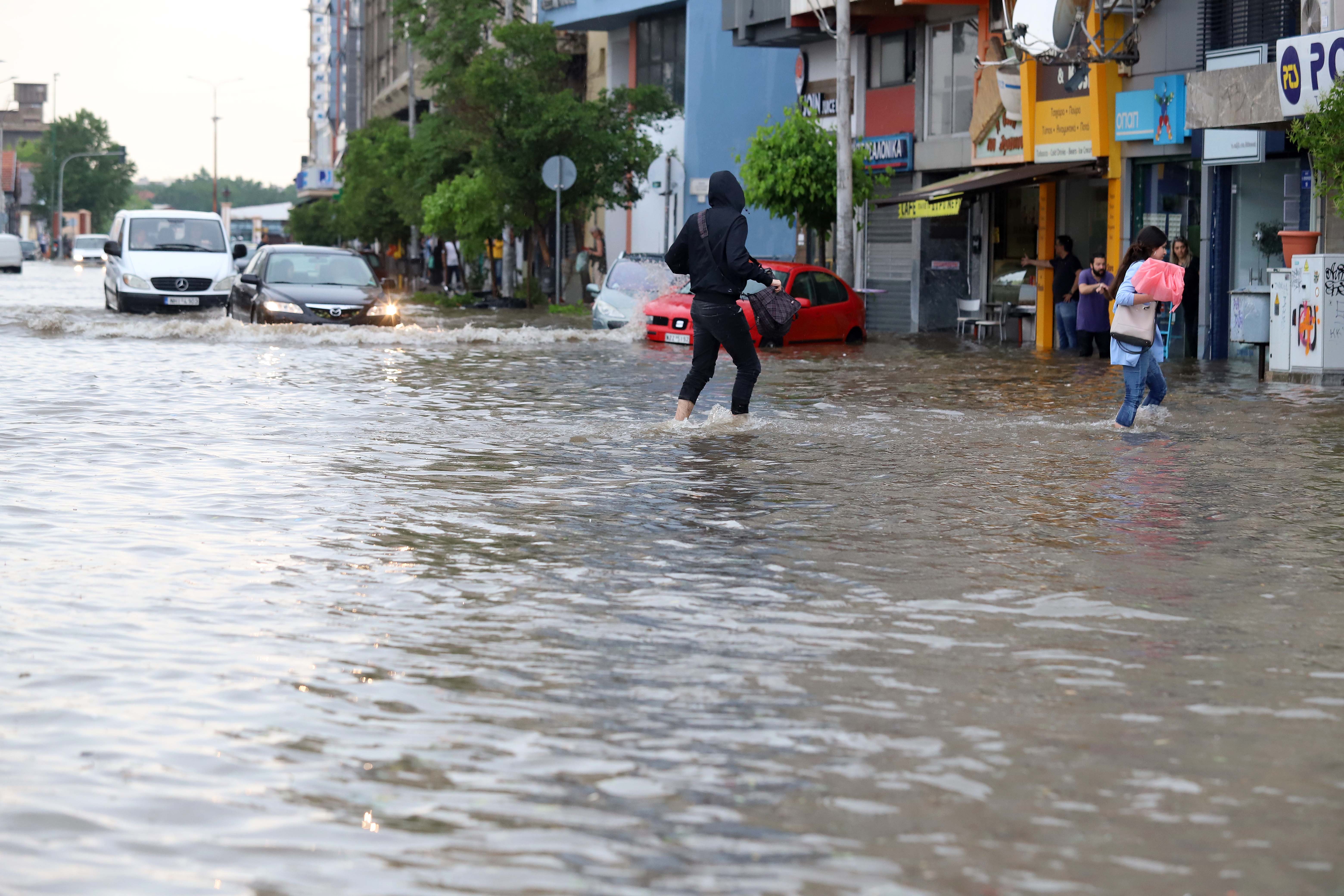 Αποκαθίστανται σταδιακά η ηλεκτροδότηση και η υδροδότηση στη Θεσσαλονίκη-3