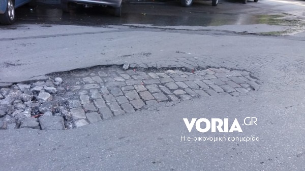 H νεροποντή της Θεσσαλονίκης αποκάλυψε λιθόστρωτα της παλιάς πόλης (ΦΩΤΟ)-2