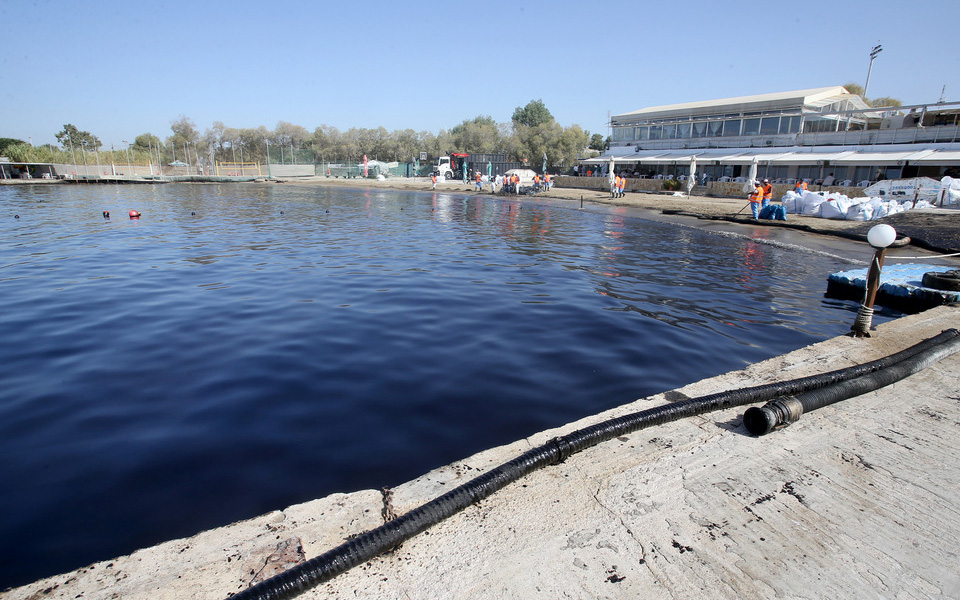 Οκτώ μήνες από το ναυάγιο του Αγία Ζώνη ΙΙ: Καθάρισε ο Σαρωνικός;-1