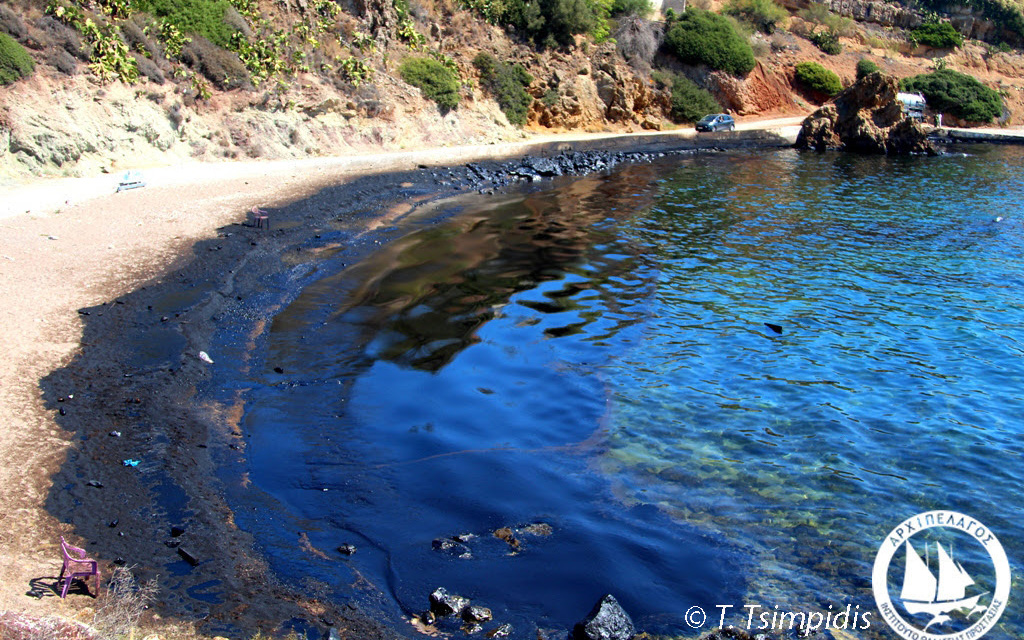 Οκτώ μήνες από το ναυάγιο του Αγία Ζώνη ΙΙ: Καθάρισε ο Σαρωνικός;-5