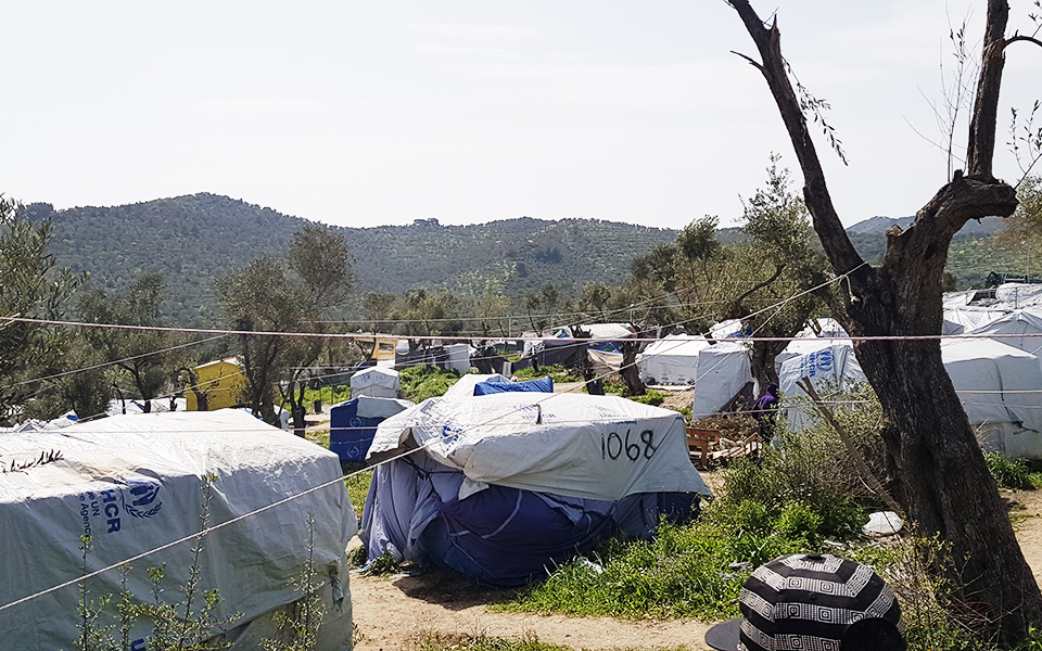 Αυτοψία της «Κ» στο hotspot της Μόριας: Μια «πόλη» όπου οι μισοί περισσεύουν…-1