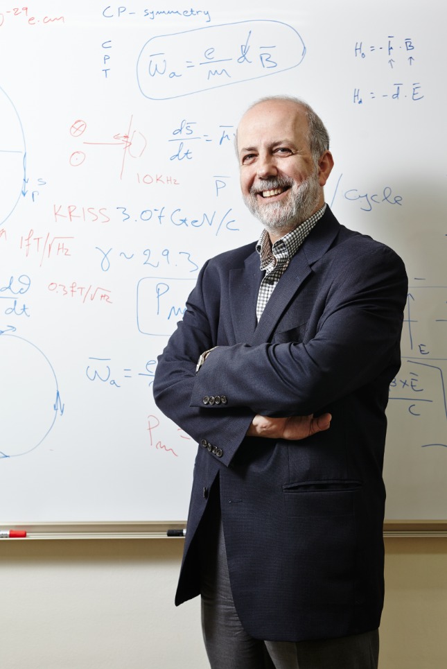 Ελληνας κυνηγός  της σκοτεινής ύλης-1