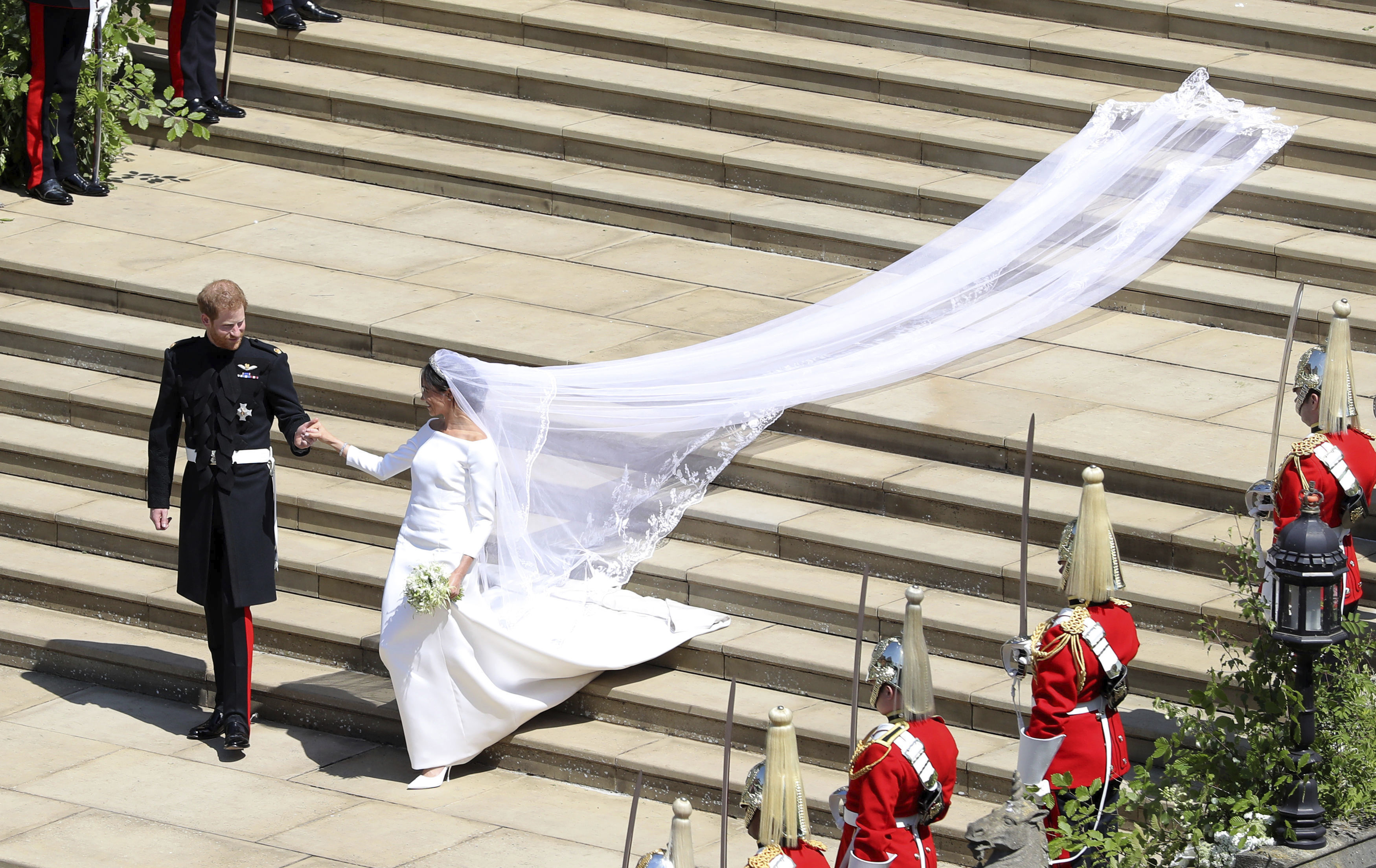 Με λαμπρότητα, βρετανική παράδοση αλλά και καινοτομίες ο βασιλικός γάμος-3