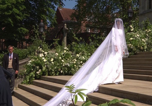 Ο συμβολισμός πίσω από το Givenchy νυφικό της Meghan Markle!-2