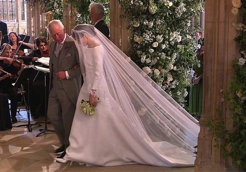 Ο συμβολισμός πίσω από το Givenchy νυφικό της Meghan Markle!-3