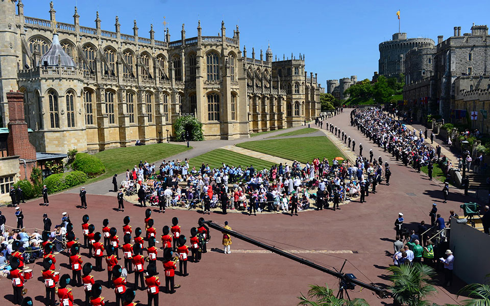 Με λαμπρότητα, βρετανική παράδοση αλλά και καινοτομίες ο βασιλικός γάμος-7
