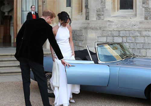 Meghan Markle: H Δούκισσα του Sussex μας δείχνει το δαχτυλίδι της Diana-2