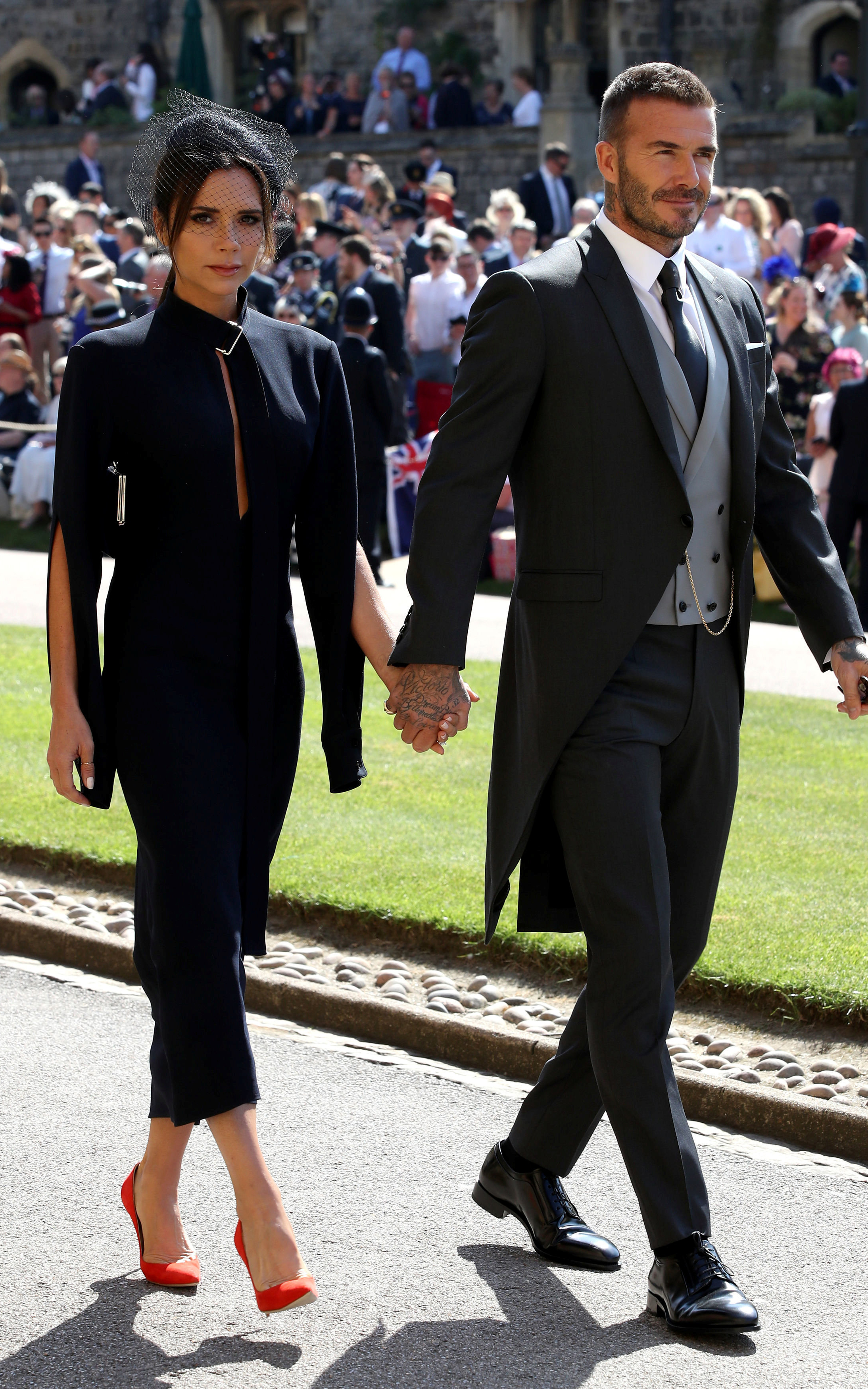 Οι ατάκες, οι πρώην, ο Τζορτζ Κλούνεϊ και η τσίχλα του Μπέκαμ: Τα παραλειπόμενα του βασιλικού γάμου (φωτογραφίες – βίντεο)-4