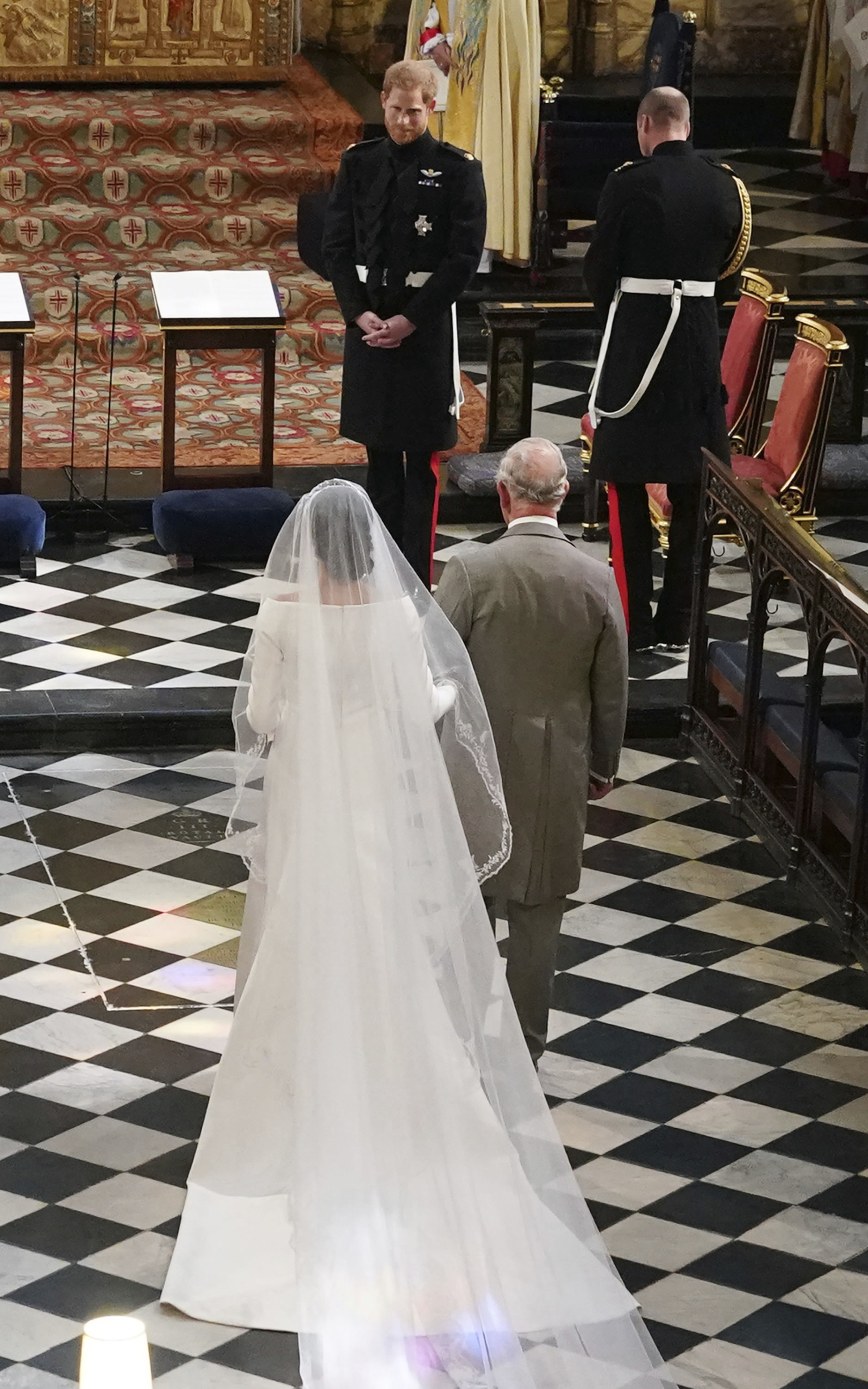 Οι ατάκες, οι πρώην, ο Τζορτζ Κλούνεϊ και η τσίχλα του Μπέκαμ: Τα παραλειπόμενα του βασιλικού γάμου (φωτογραφίες – βίντεο)-1