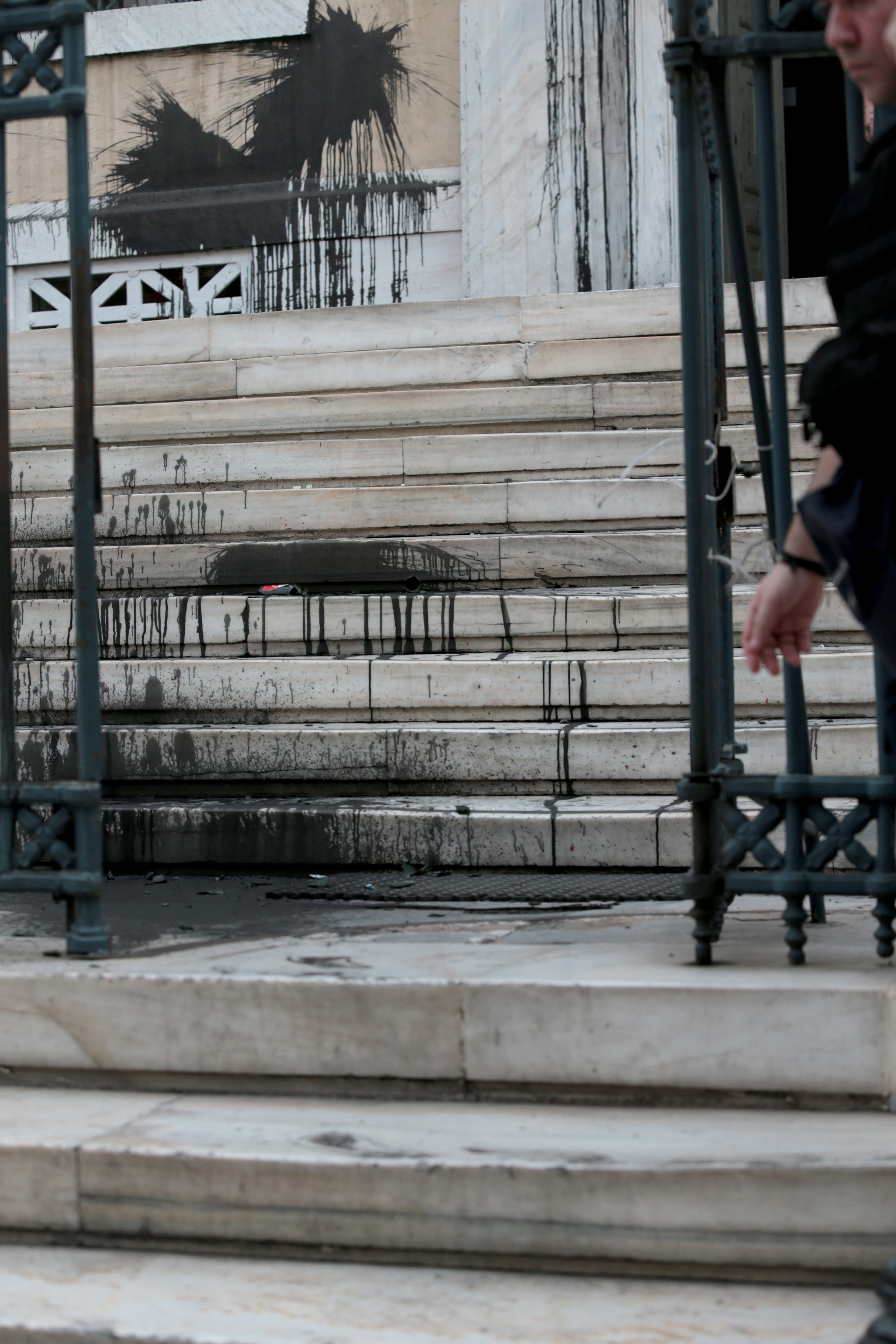 Συντονισμένη η επίθεση αναρχικών στο ΣτΕ – Σοβαρά ερωτήματα για τα αντανακλαστικά της ΕΛ.ΑΣ.-3