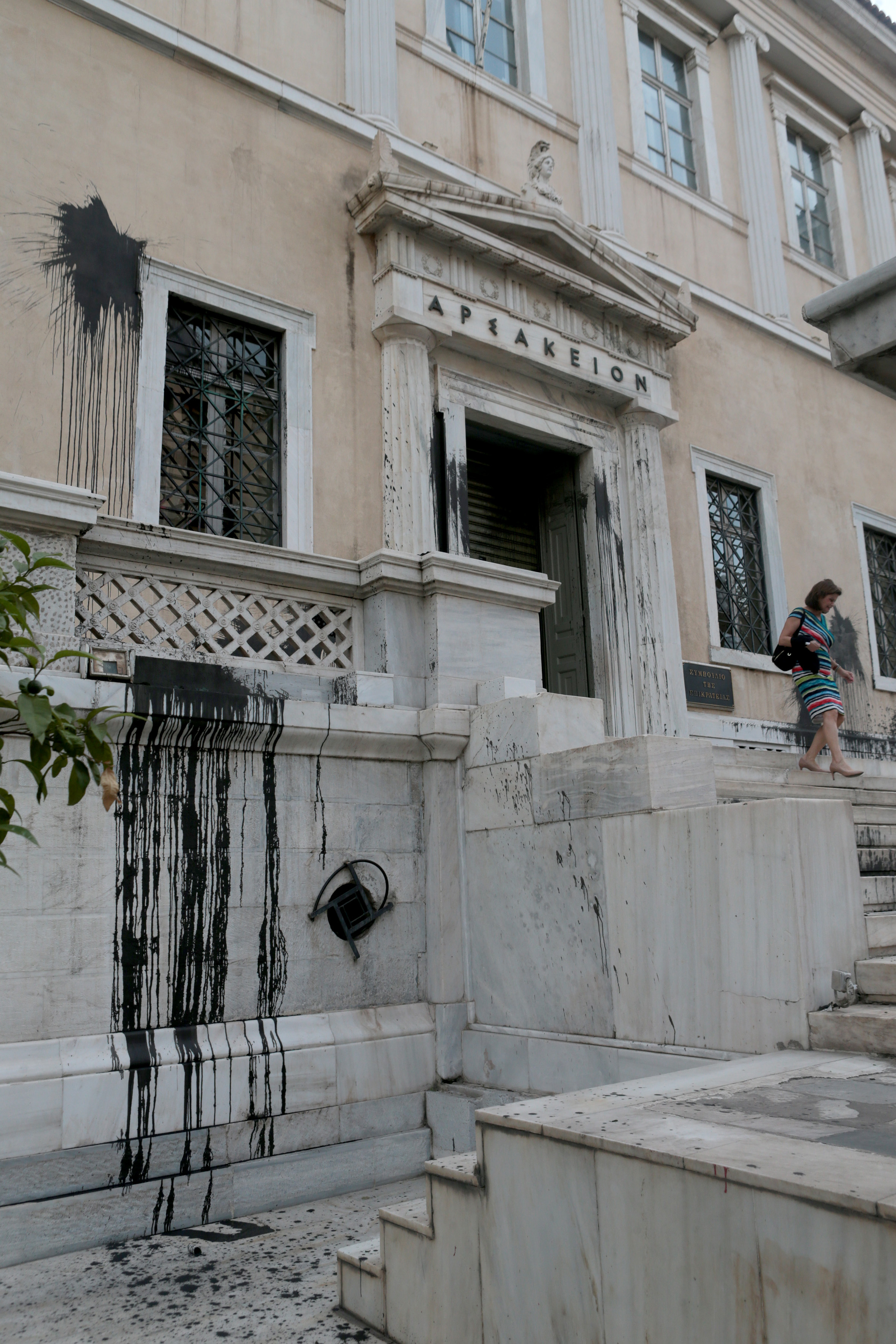 Συντονισμένη η επίθεση αναρχικών στο ΣτΕ – Σοβαρά ερωτήματα για τα αντανακλαστικά της ΕΛ.ΑΣ.-4