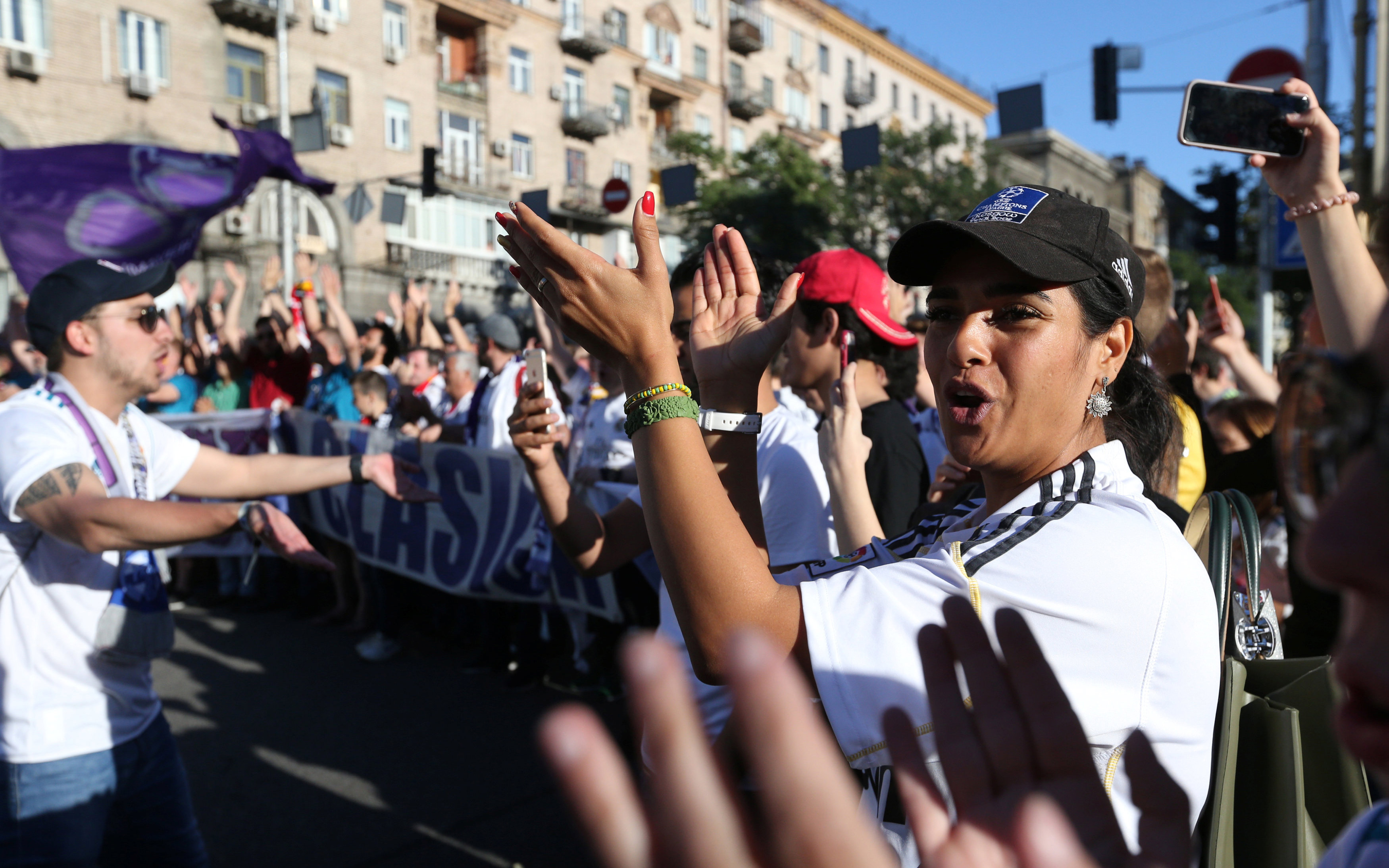 Champions League: Οπαδοί της Ρεάλ και της Λίβερπουλ κατέκλυσαν τους δρόμους του Κιέβου-10