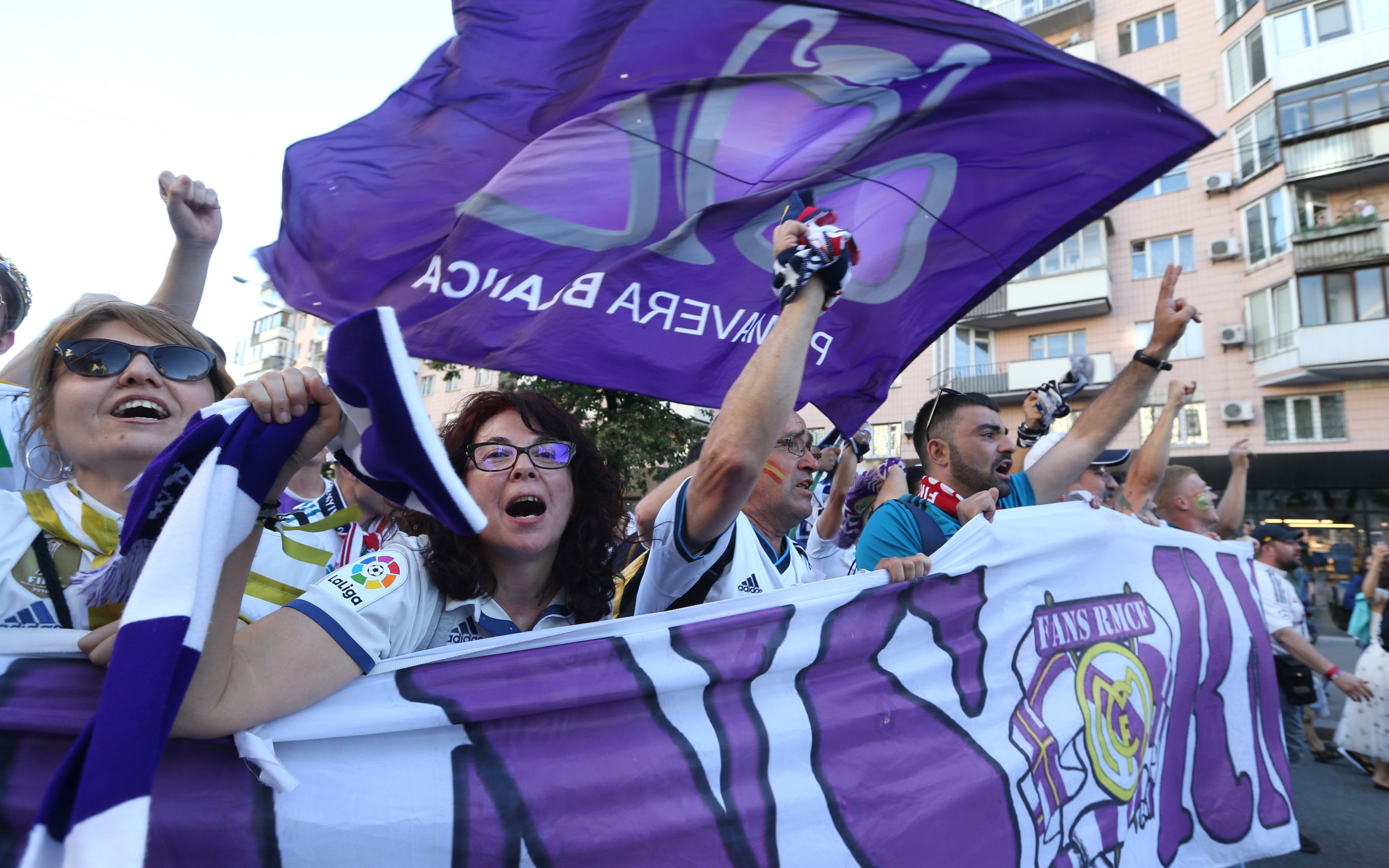 Champions League: Οπαδοί της Ρεάλ και της Λίβερπουλ κατέκλυσαν τους δρόμους του Κιέβου-16