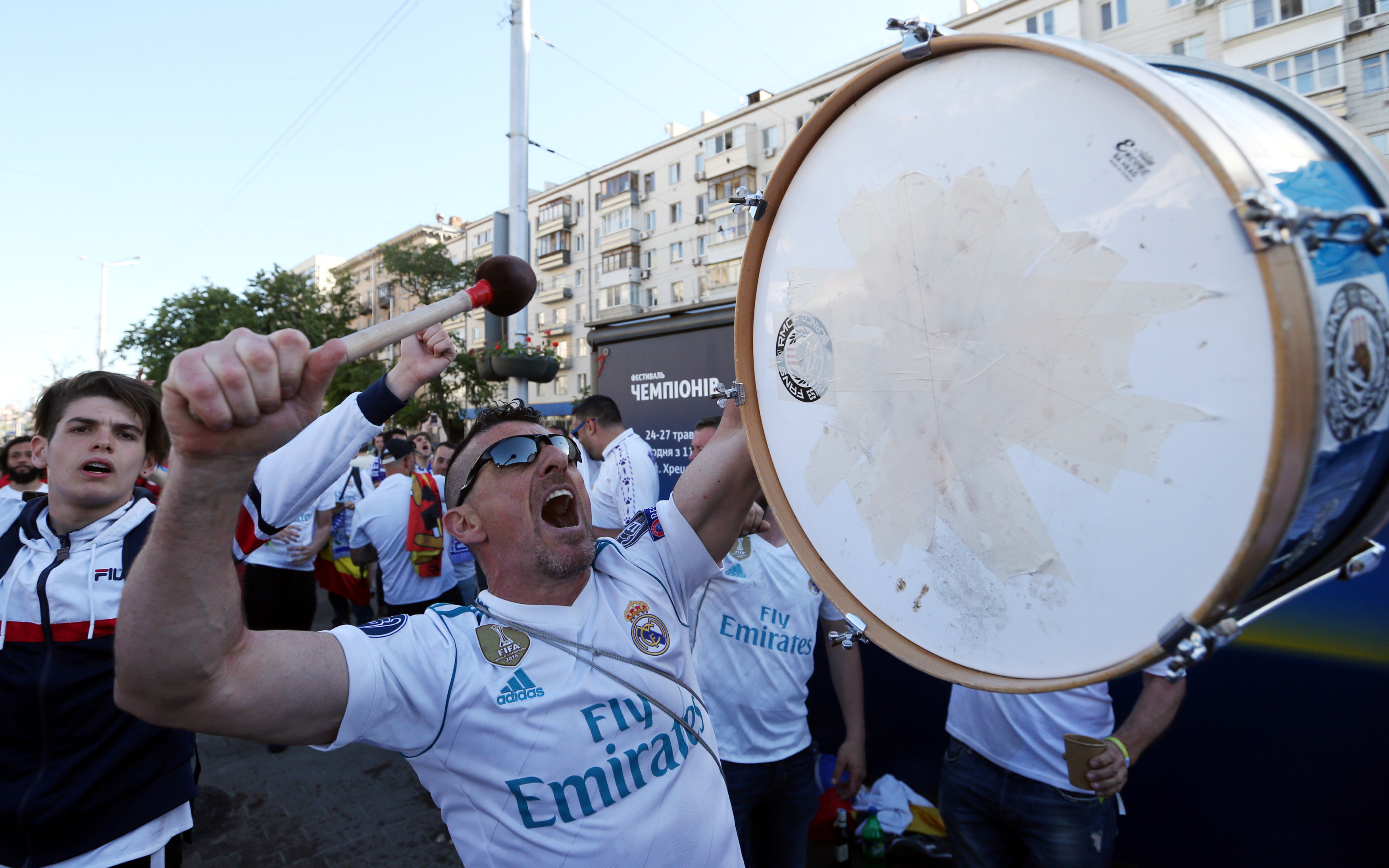Champions League: Οπαδοί της Ρεάλ και της Λίβερπουλ κατέκλυσαν τους δρόμους του Κιέβου-17