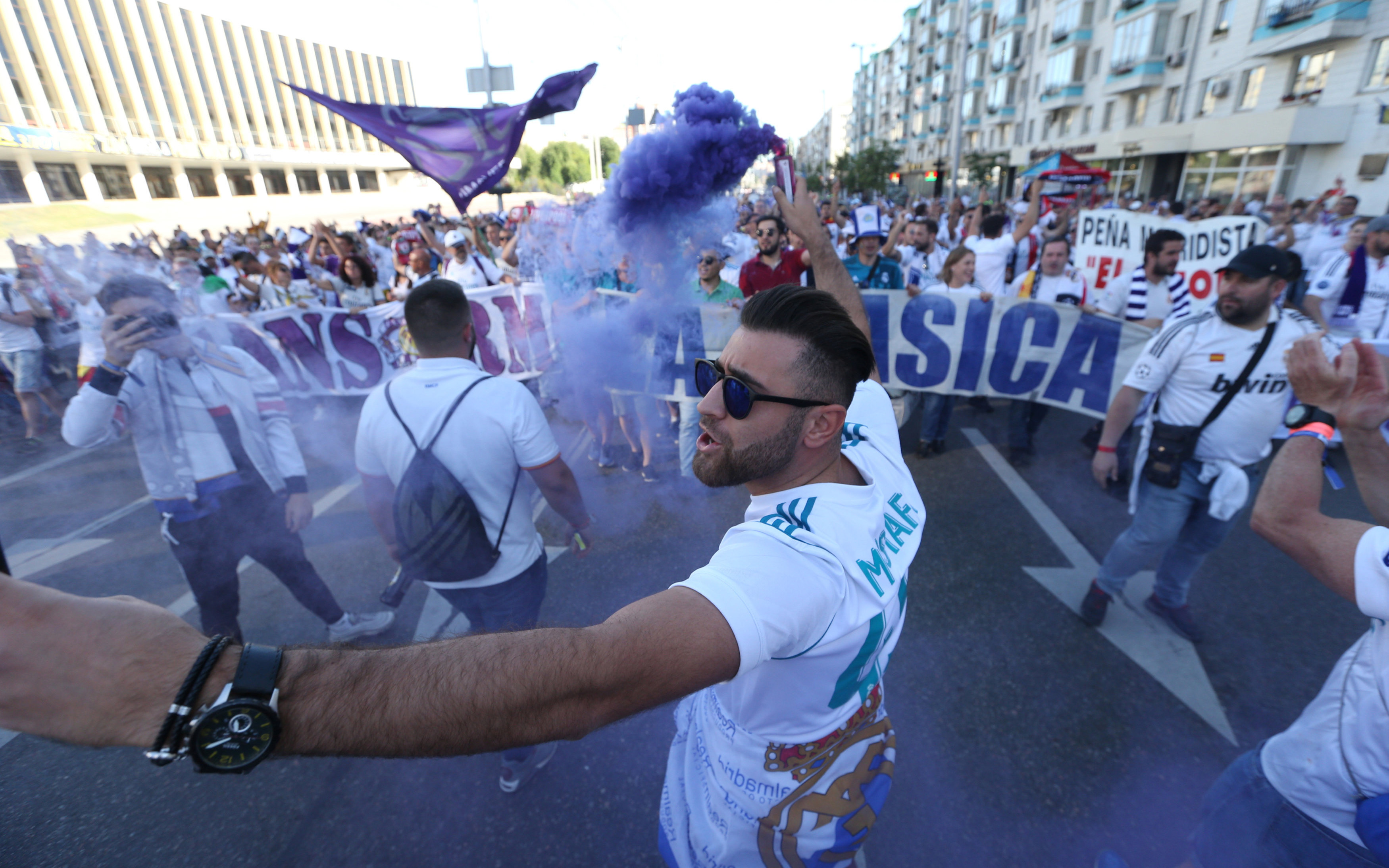 Champions League: Οπαδοί της Ρεάλ και της Λίβερπουλ κατέκλυσαν τους δρόμους του Κιέβου-19