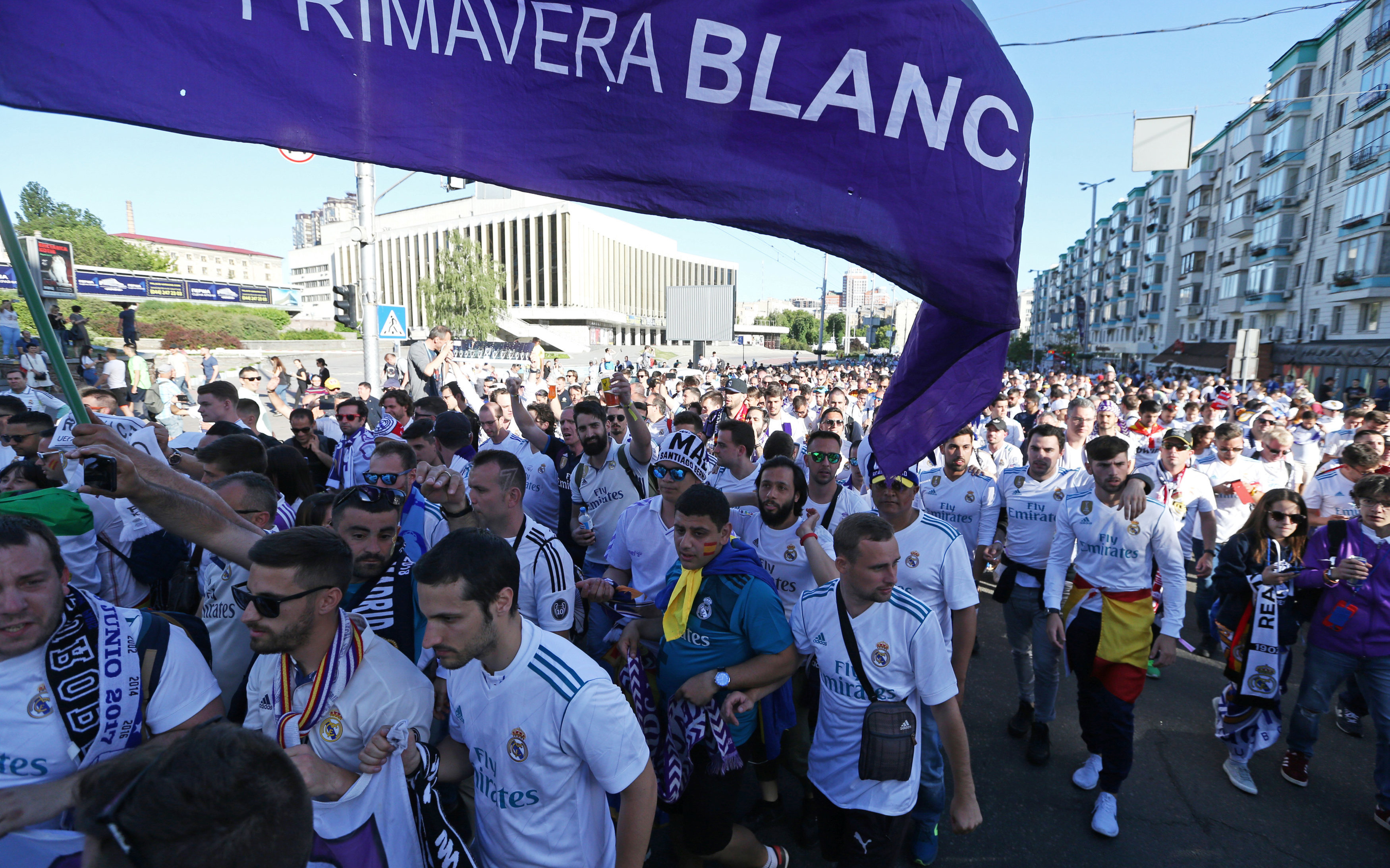 Champions League: Οπαδοί της Ρεάλ και της Λίβερπουλ κατέκλυσαν τους δρόμους του Κιέβου-20