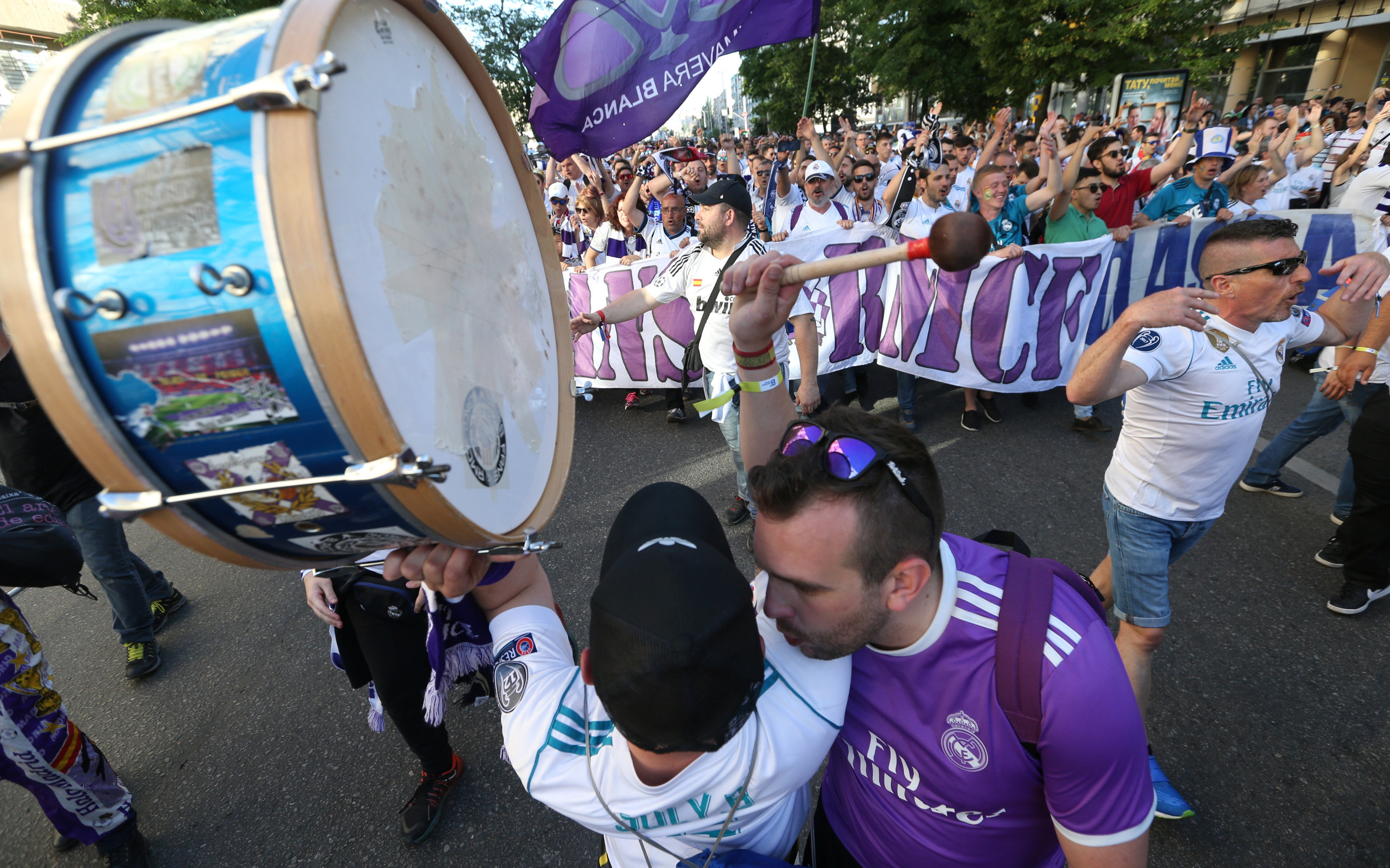 Champions League: Οπαδοί της Ρεάλ και της Λίβερπουλ κατέκλυσαν τους δρόμους του Κιέβου-21