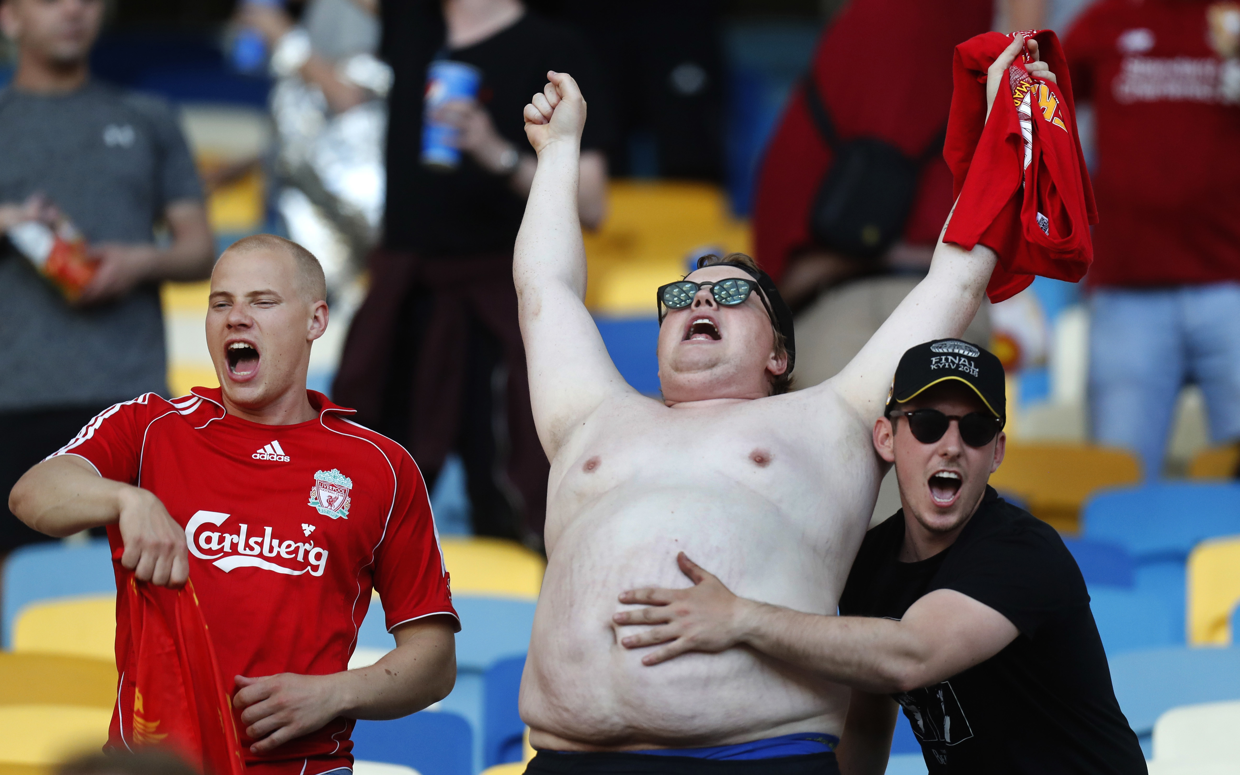 Champions League: Οπαδοί της Ρεάλ και της Λίβερπουλ κατέκλυσαν τους δρόμους του Κιέβου-4