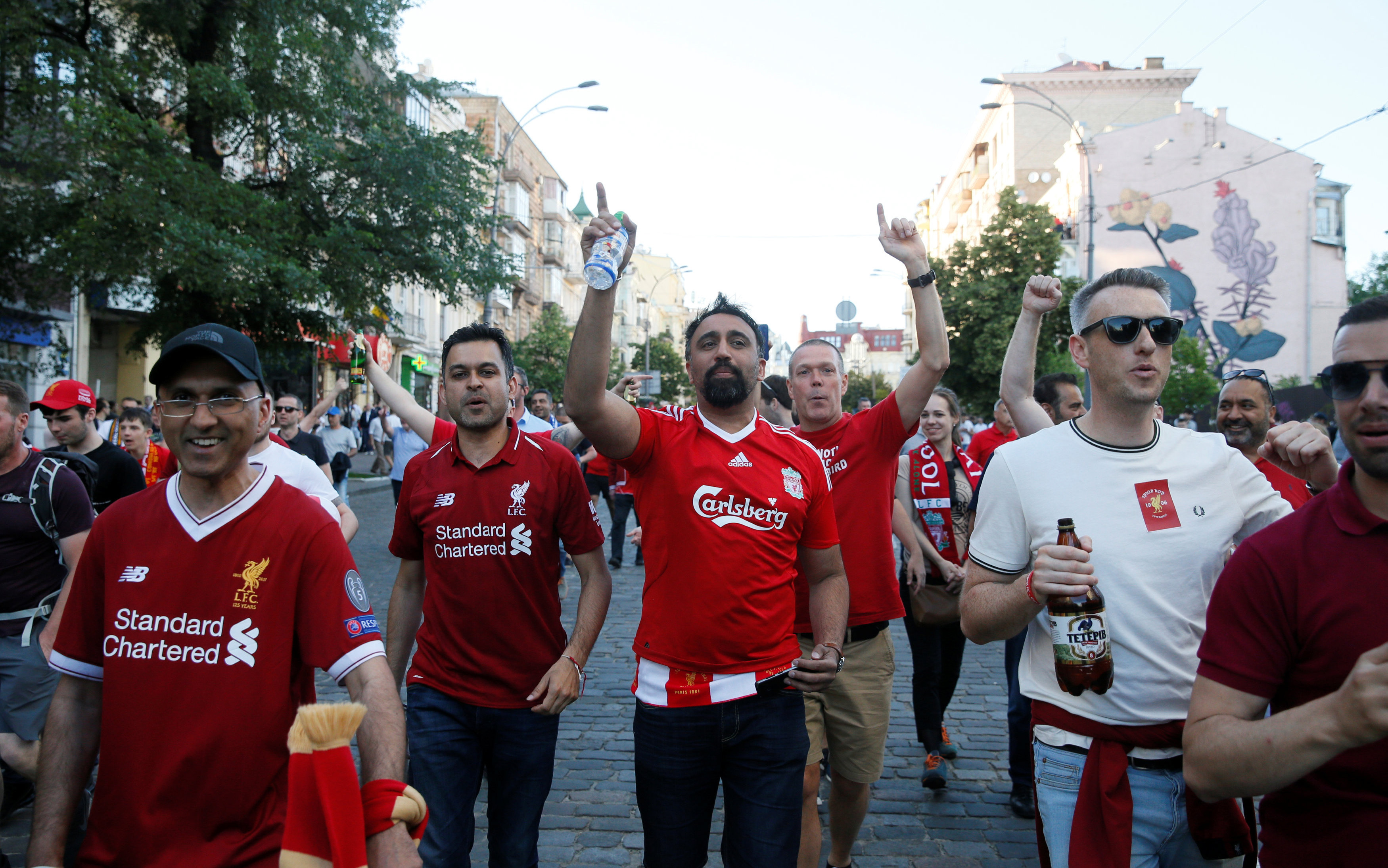 Champions League: Οπαδοί της Ρεάλ και της Λίβερπουλ κατέκλυσαν τους δρόμους του Κιέβου-7