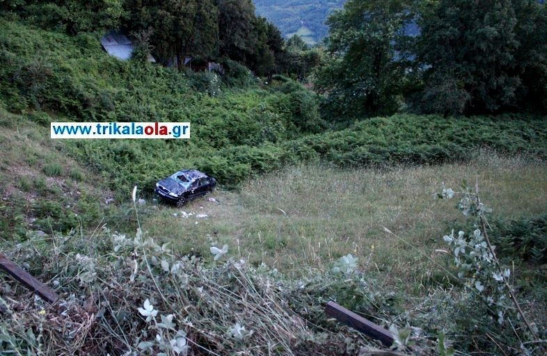 Τρίκαλα: Εικόνες από το τραγικό δυστύχημα όπου έχασε τη ζωή του ένα βρέφος (βίντεο)-1