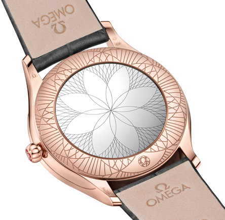 H Kaia Gerber φοράει OMEGA De Ville Trésor-6