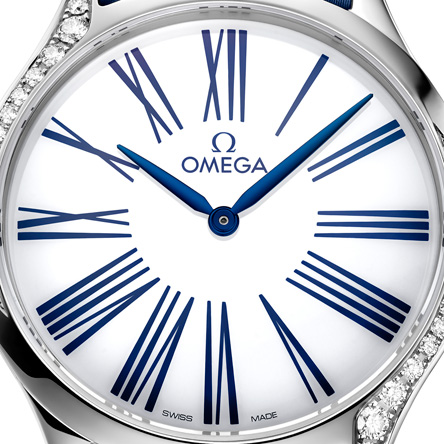 H Kaia Gerber φοράει OMEGA De Ville Trésor-5