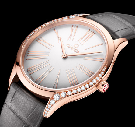 H Kaia Gerber φοράει OMEGA De Ville Trésor-3